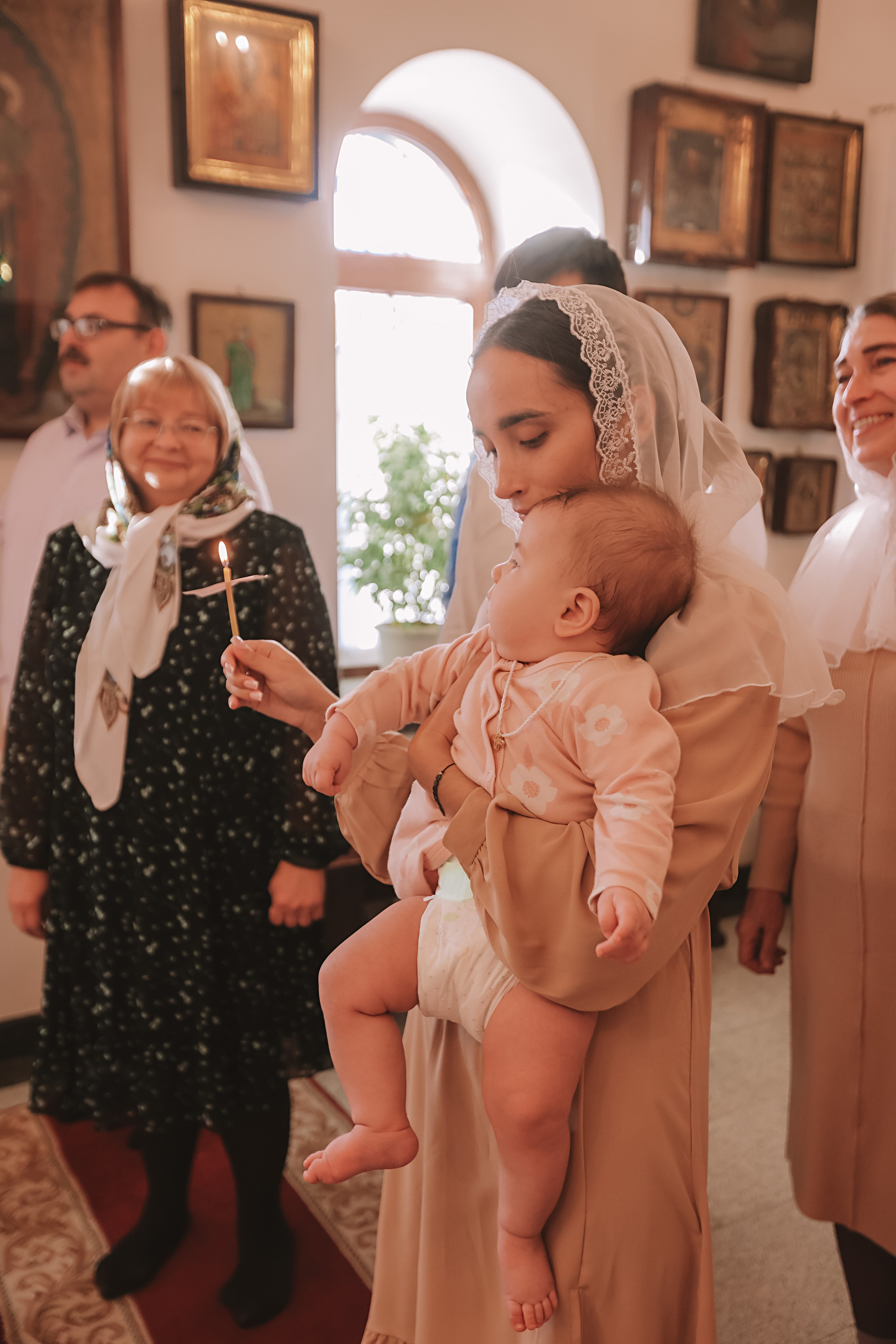 Крещение круглая церковь. Семейный фотограф Тюмень, фотограф на роды Салмина Мария