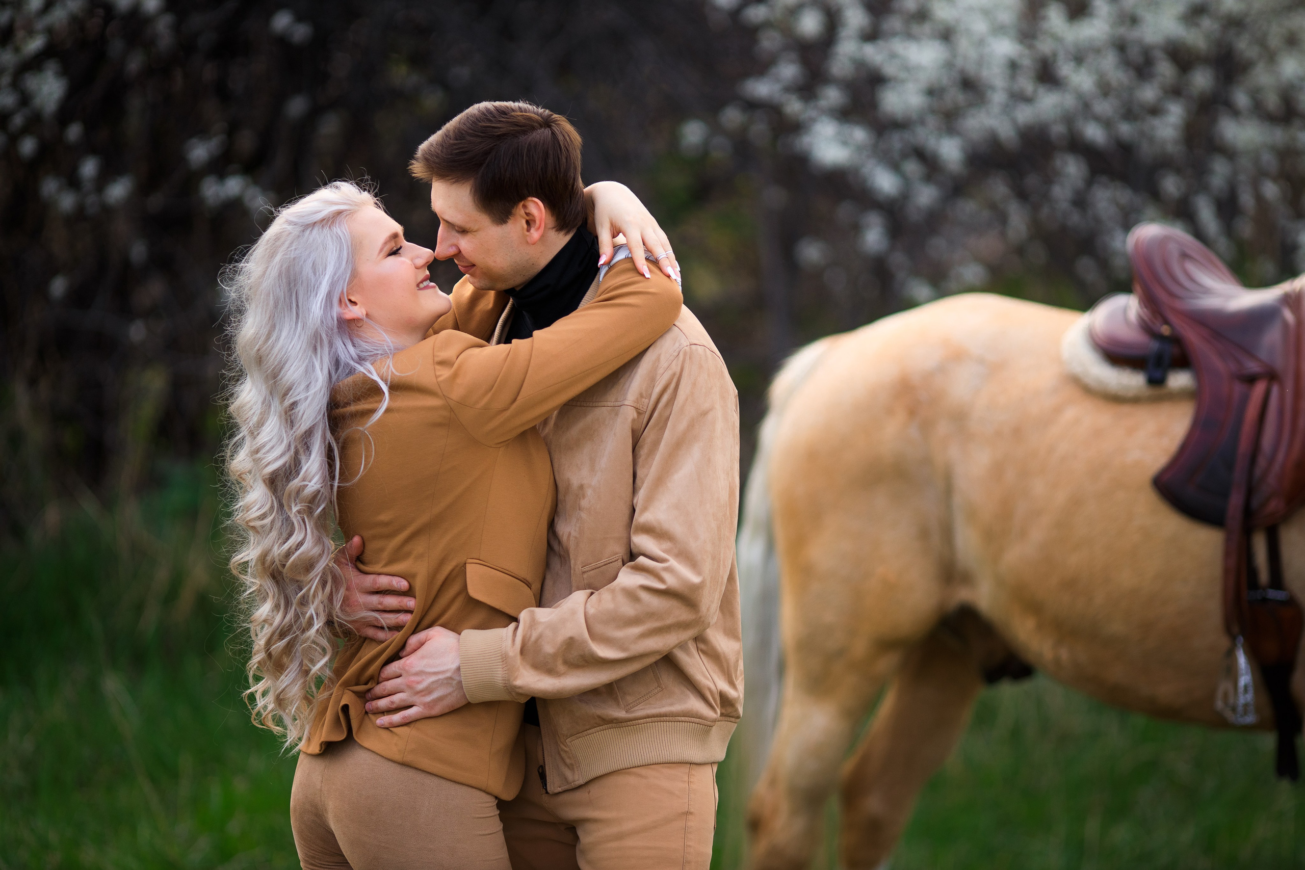 LoveStory с лошадью в Алматы. Свадебный и семейный фотограф в Алматы Алексей Балышев