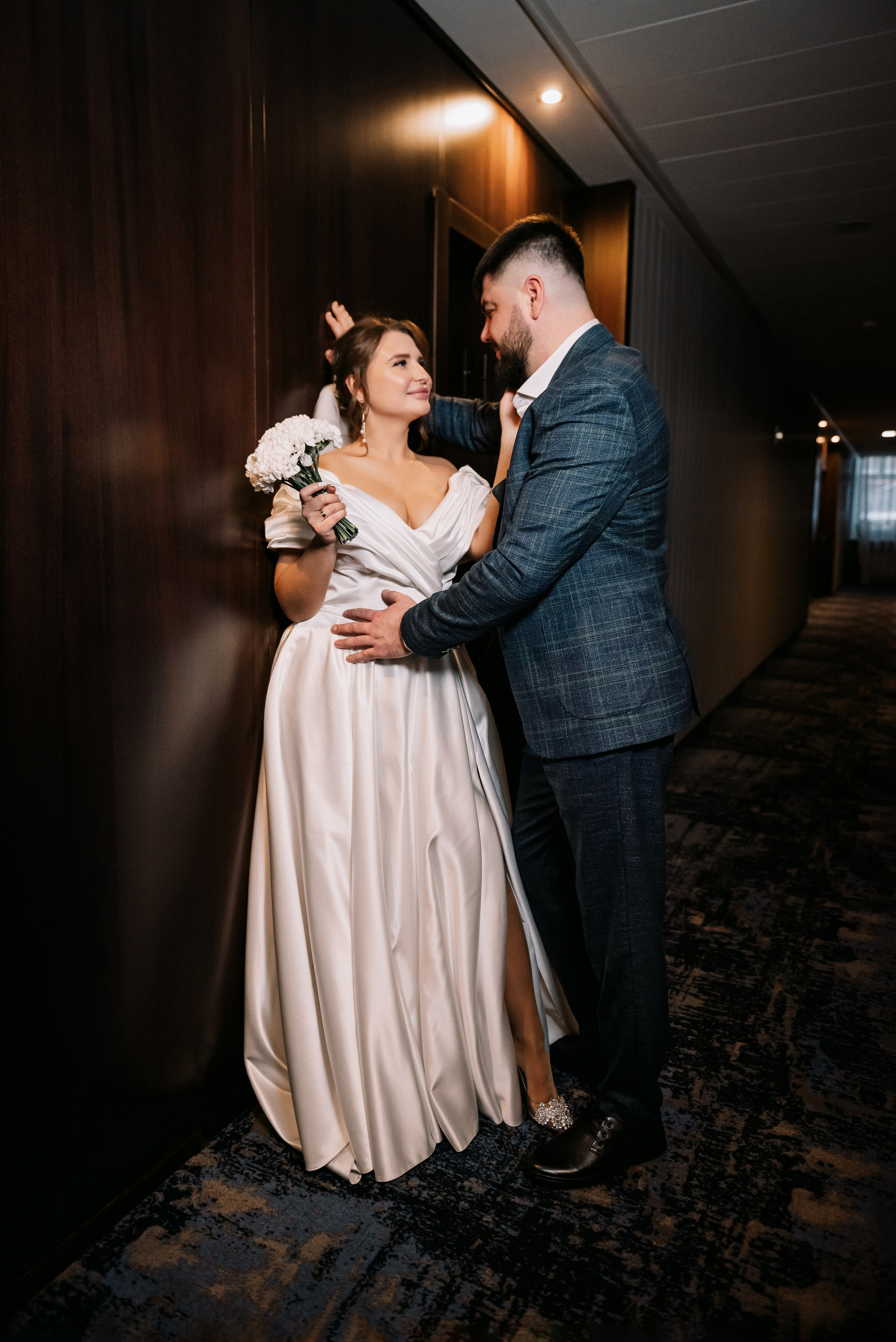 Свадебная фотосессия в отеле Томь г. Кемерово