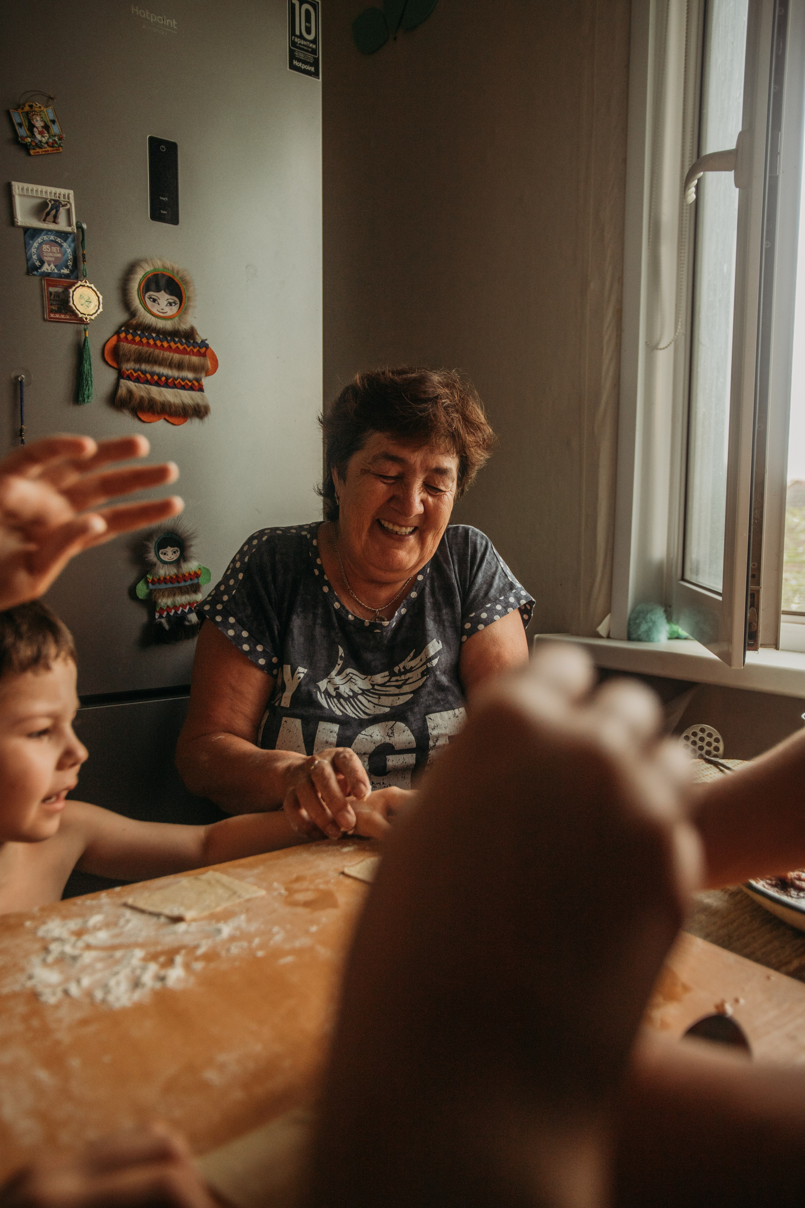 Домашняя фотосессия моей семьи. Венера Гайн. Репортажный фотограф  Тюмень. Обучение фотографии с 0