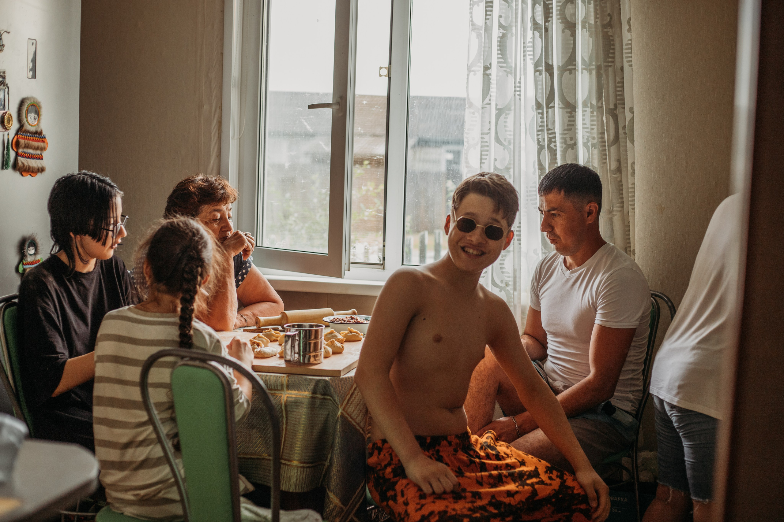 Домашняя фотосессия моей семьи. Венера Гайн. Репортажный фотограф  Тюмень. Обучение фотографии с 0