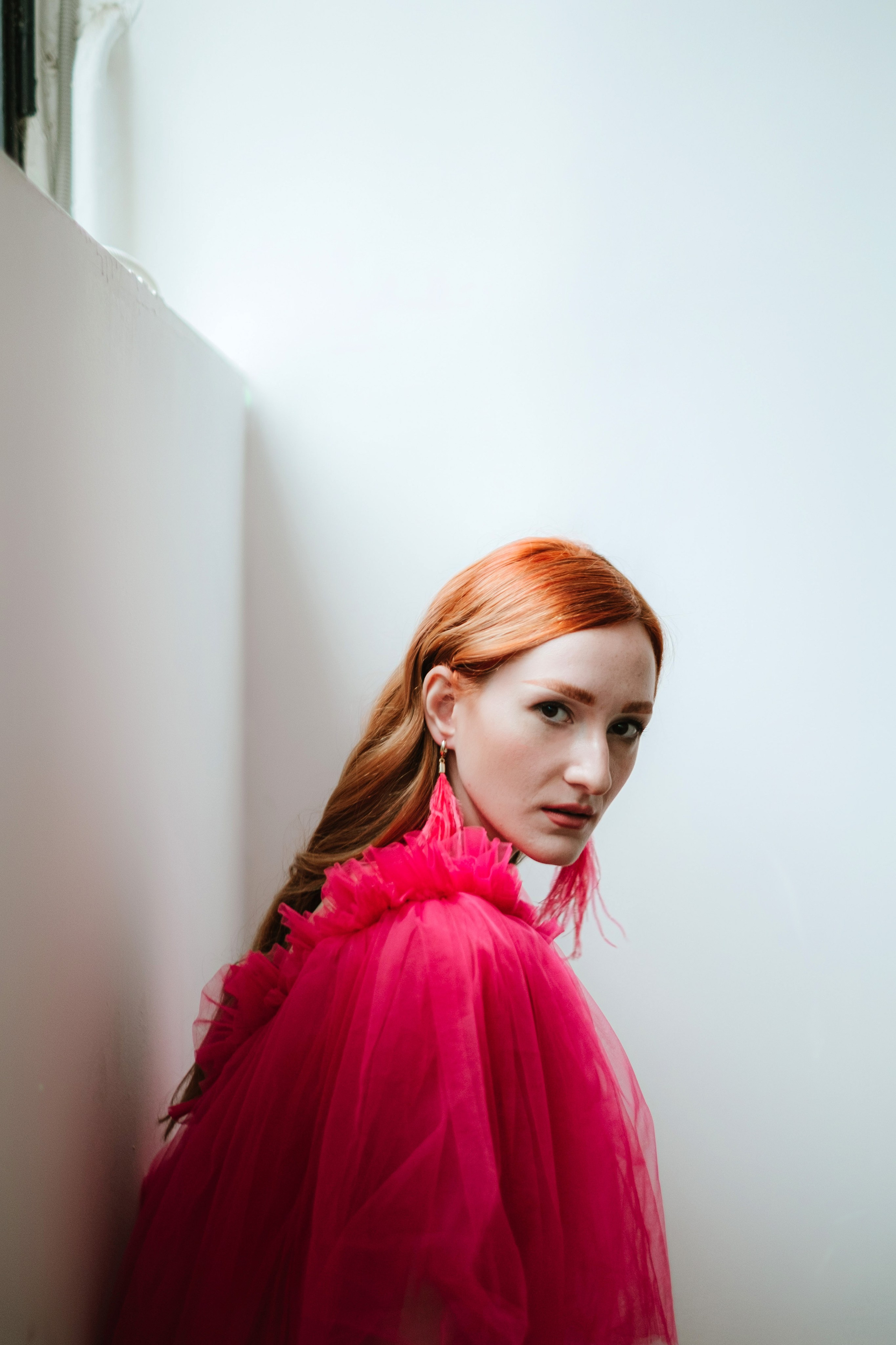 Фотосессия с платьем в студии. Портреты студия Москва. Модельные тесты. Lovestory студия в Москве. Женсий фотограф