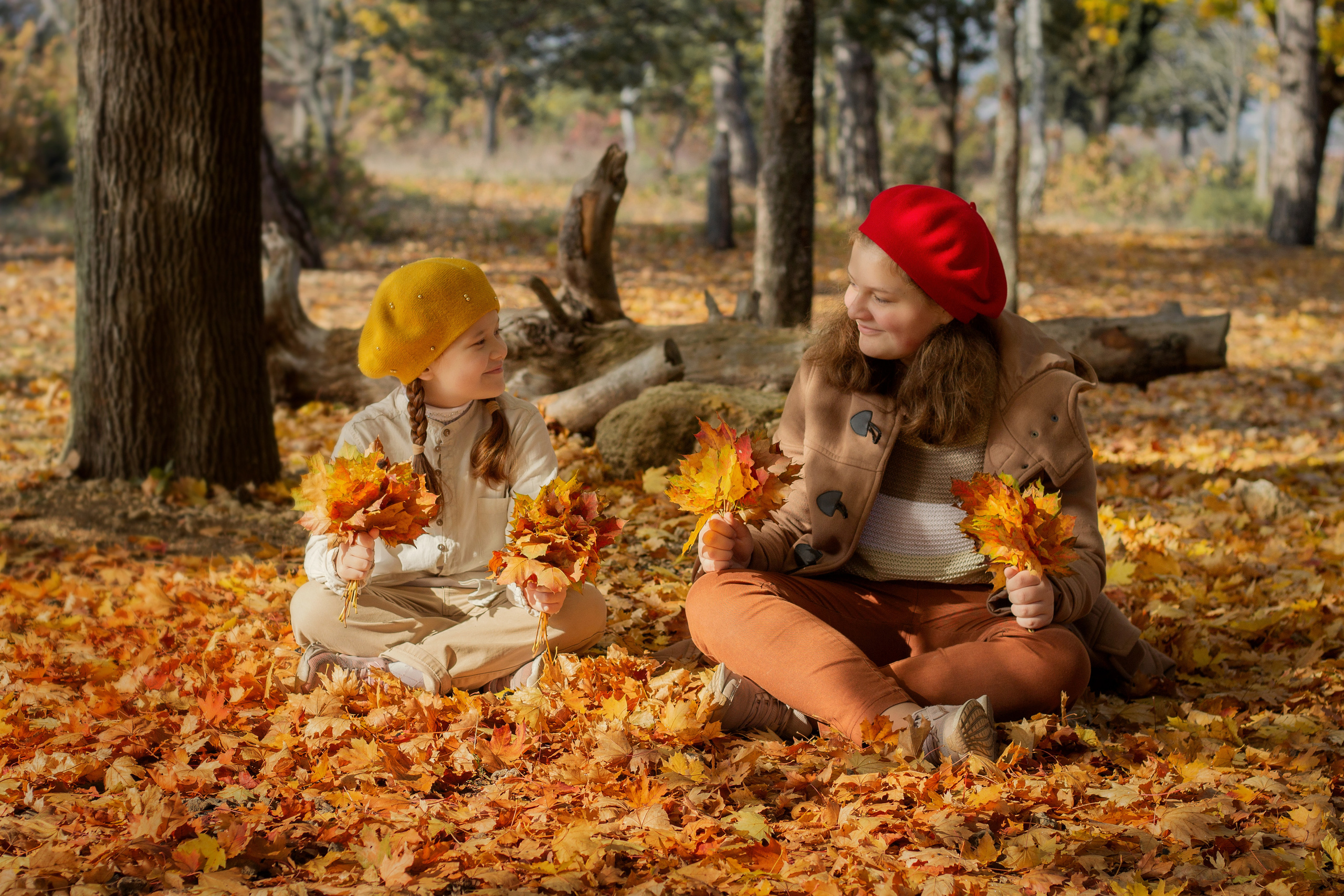 Сестры на осенней прогулке, Сапун-гора. Семейный и детский фотограф в г. Севастополь Екатерина Солдатова