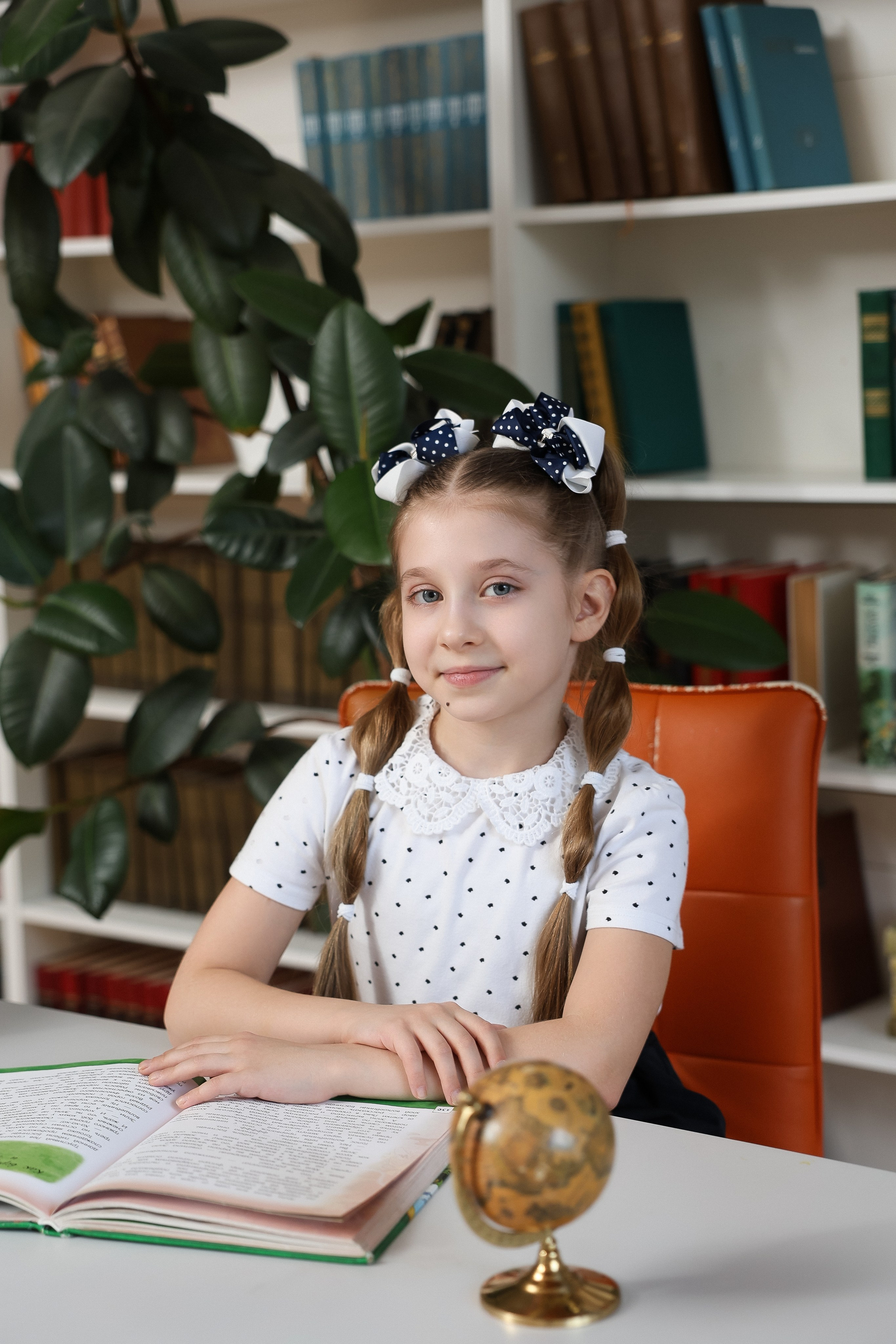 Фотоальбомы для средней и младшей школы. Стильные выпускные альбомы, детские фотосессии, сюжетные фотографии