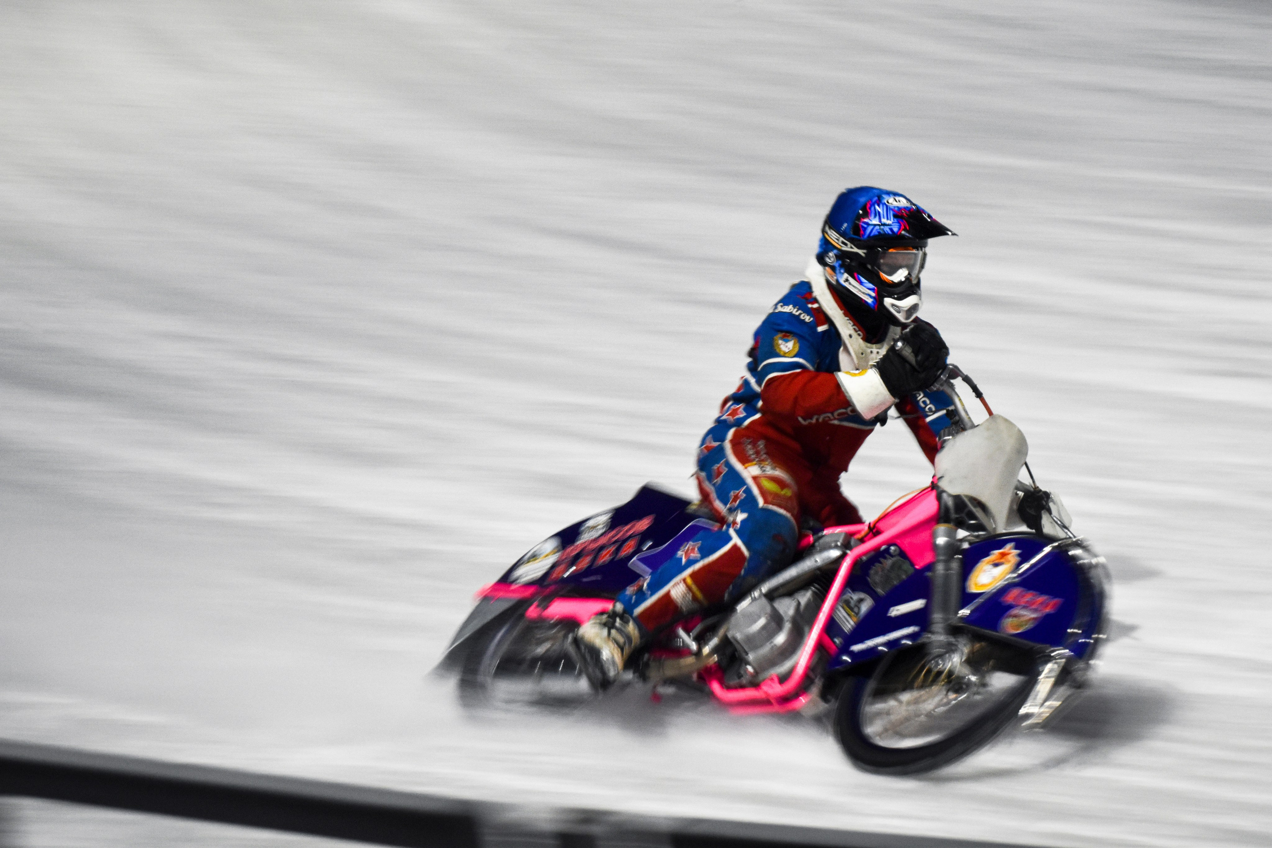 Ледовый спидвей 2025. Голосов Дмитрий — автоспортивный фотограф