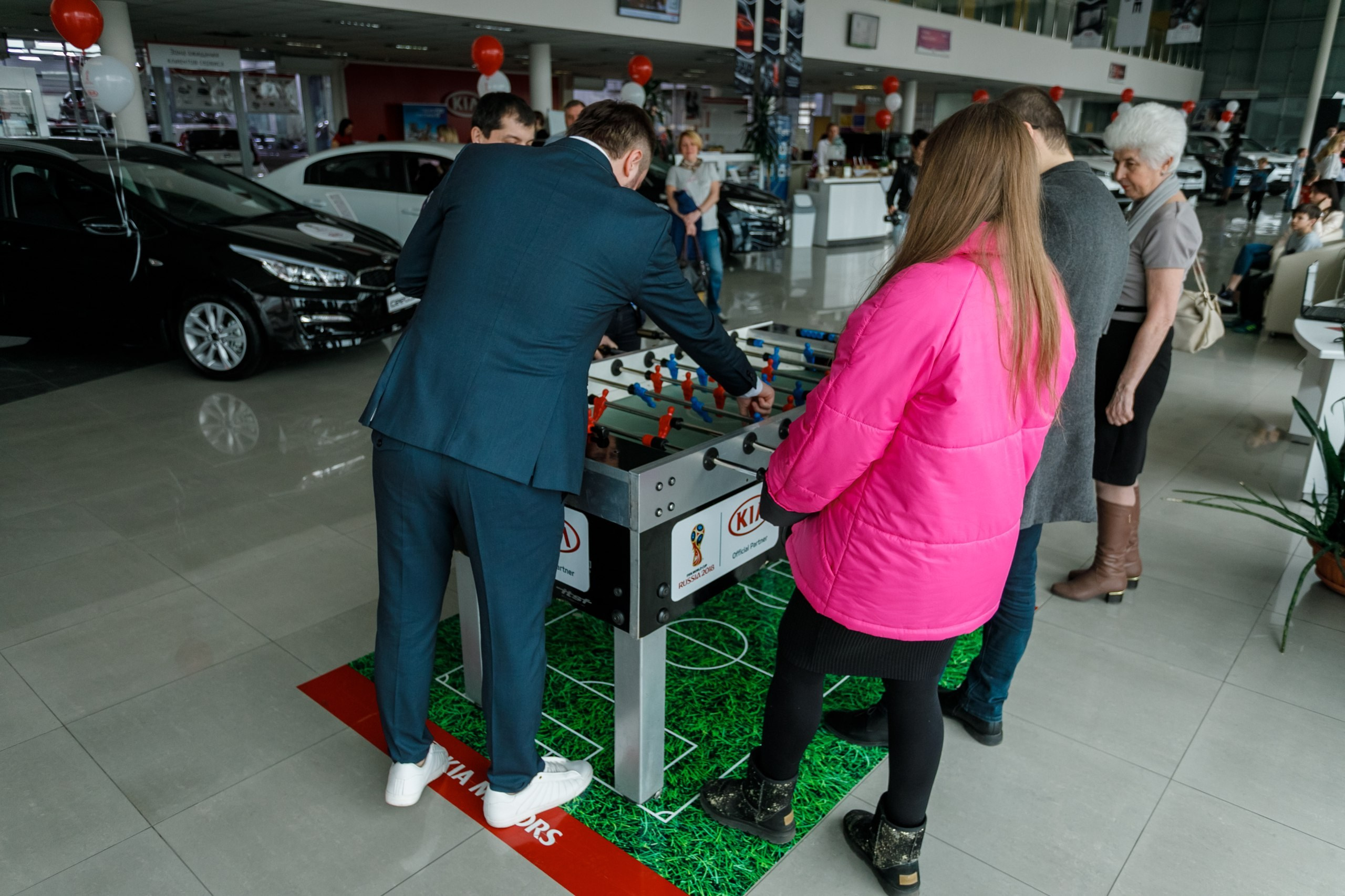 Розыгрыш билетов на ЧМ по футболу FIFA @ Киа Центр. Репортажный фотограф Максим Полянский. Москва, Санкт-Петербург, Красноярск