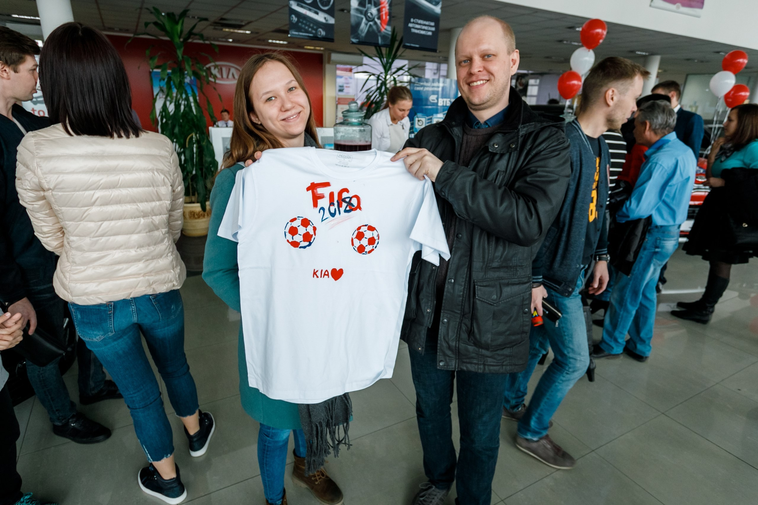 Розыгрыш билетов на ЧМ по футболу FIFA @ Киа Центр. Репортажный фотограф Максим Полянский. Москва, Санкт-Петербург, Красноярск