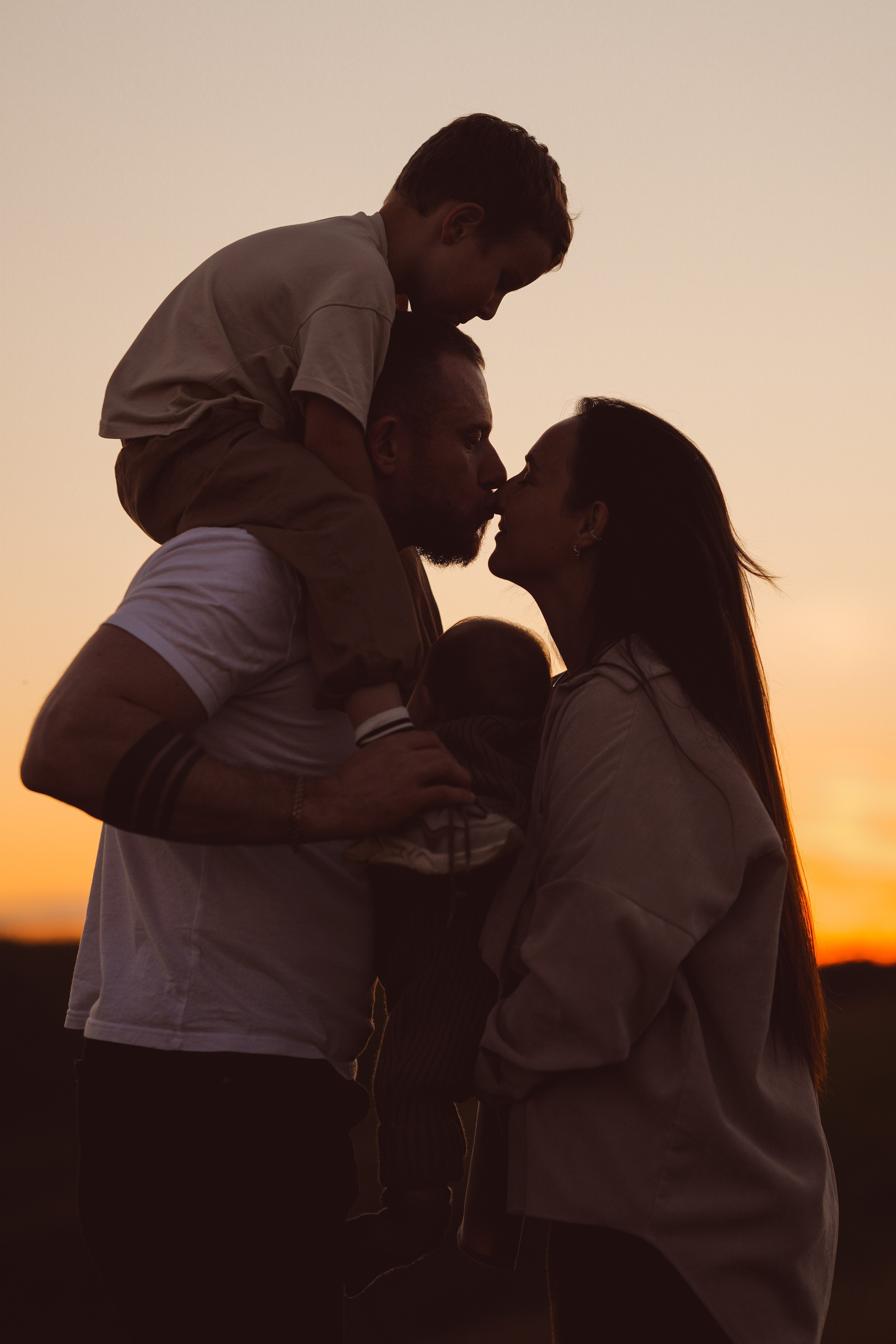 Семья Тони и Саши на закате. Семейный и портретный фотограф в Санкт-Петербурге Татьяна Гримоть