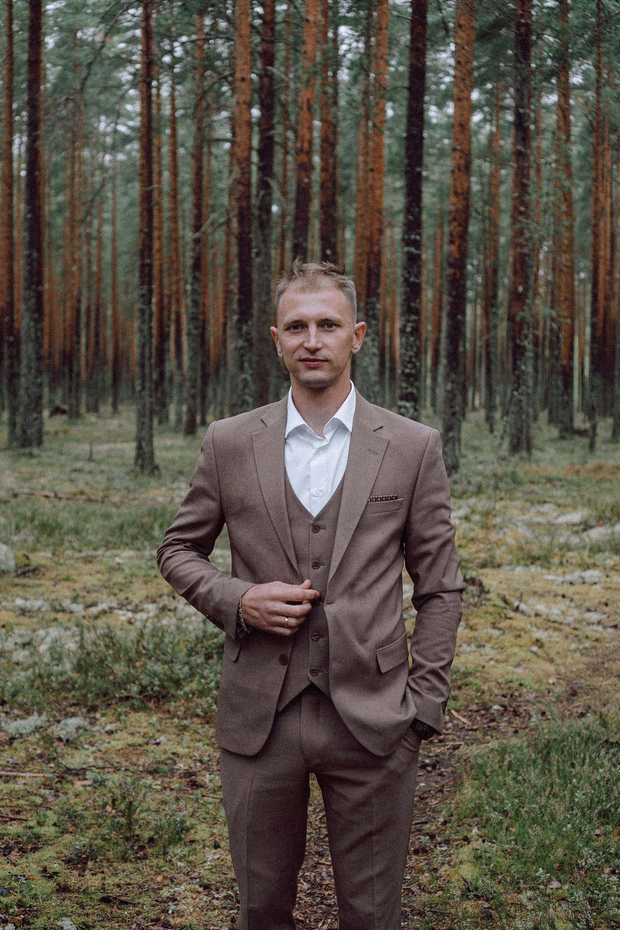 СВАДЕБНАЯ ФОТОСЕССИИЯ ПАРЫ В ГОРОДЕ ПРИОЗЕРСК В СОСНОВОМ ЛЕСУ И С ПИКАПОМ. Профессиональный фотограф, Санкт-Петербург — Виктория Богомолова