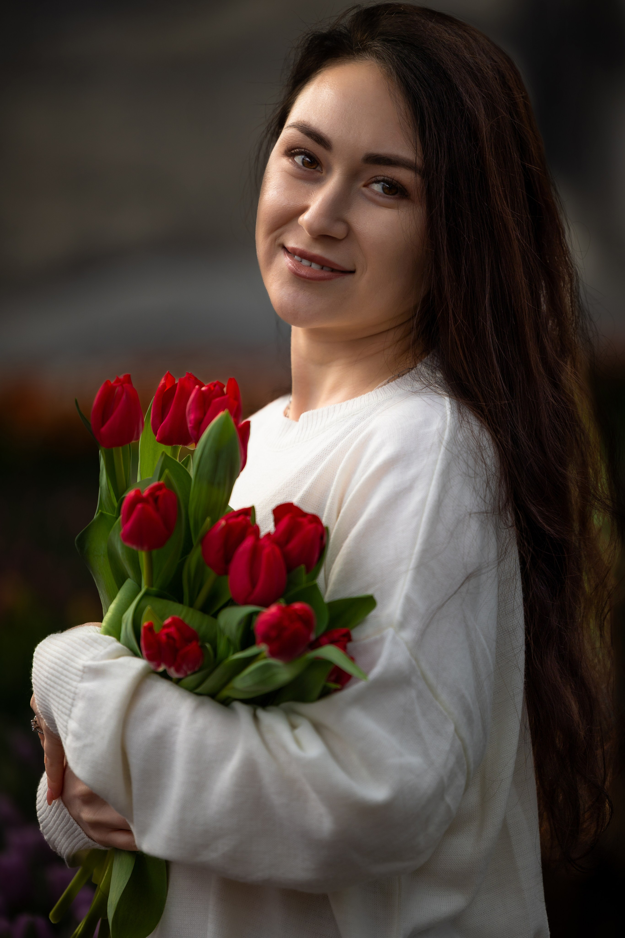 Фотосессия в теплице с тюльпанами. Свадебный фотограф Астрахань