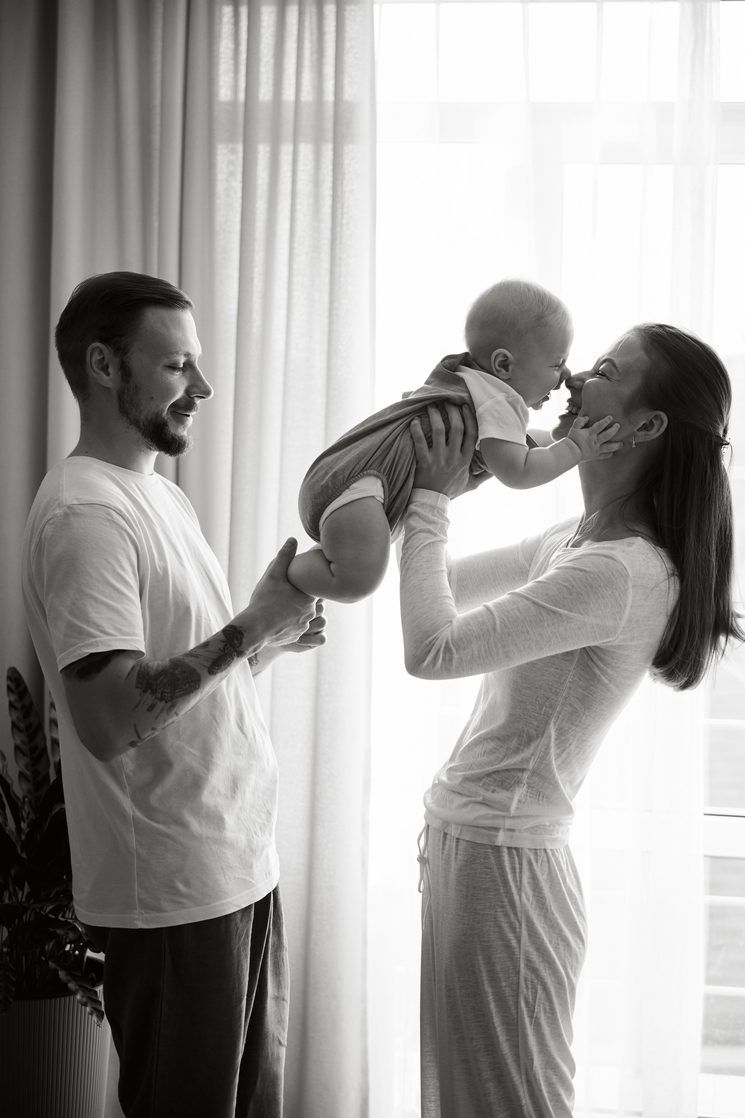 Иван, Анастасия, Саша и Тайгер, декабрь 2024. Свадебный и семейный фотограф в Сочи и Краснодарском крае Анна Шмелёва