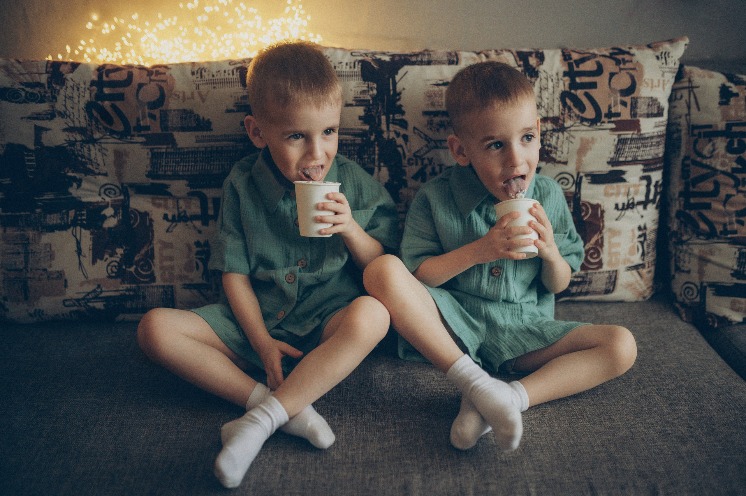 Миша и Тимофей (новогодняя домашняя). Фотограф, г. Лесной Свердловской области