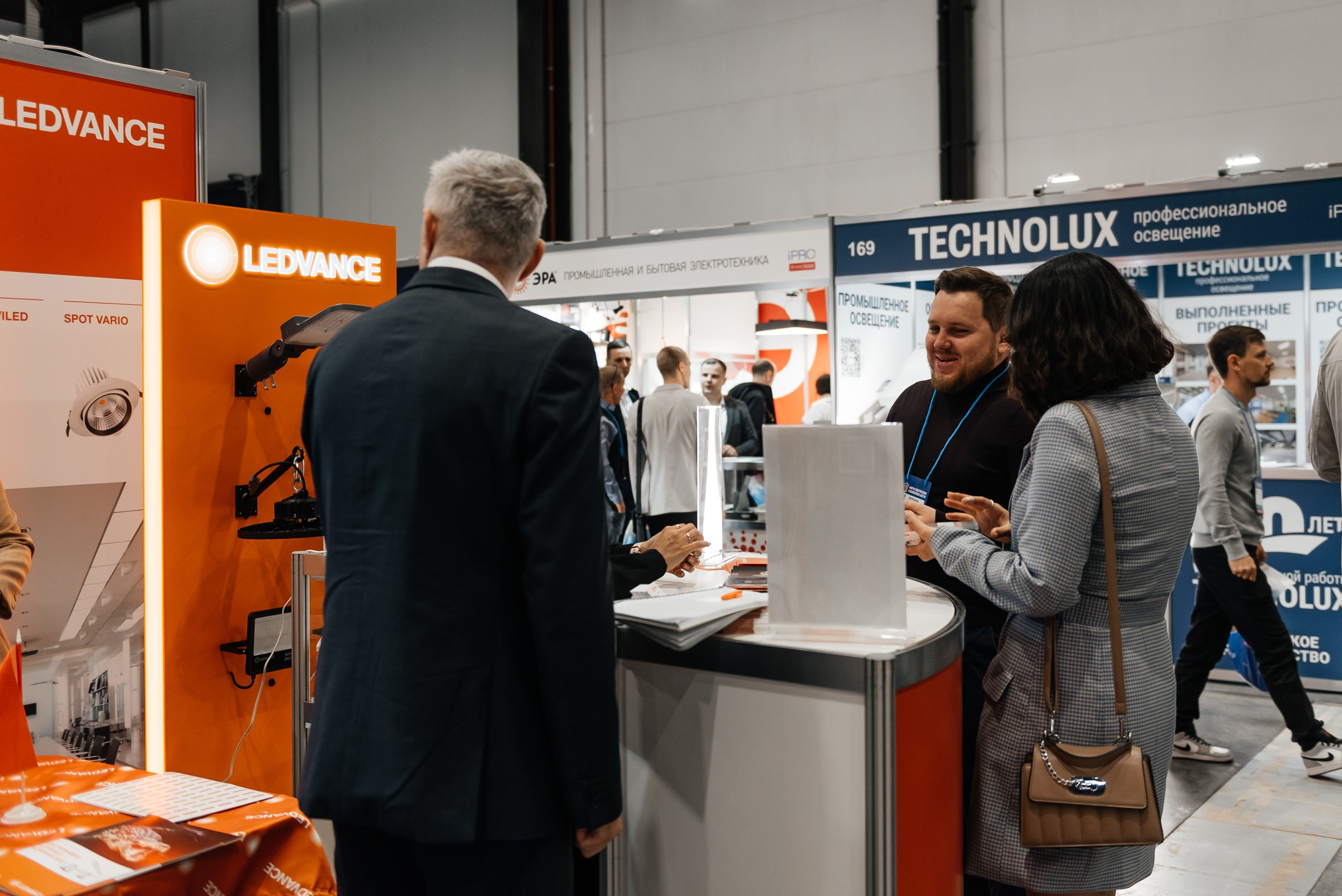 Репортажная съёмка на форуме ЭТМ. Свадебный фотограф в Санкт-Петербурге Венера Ахметова