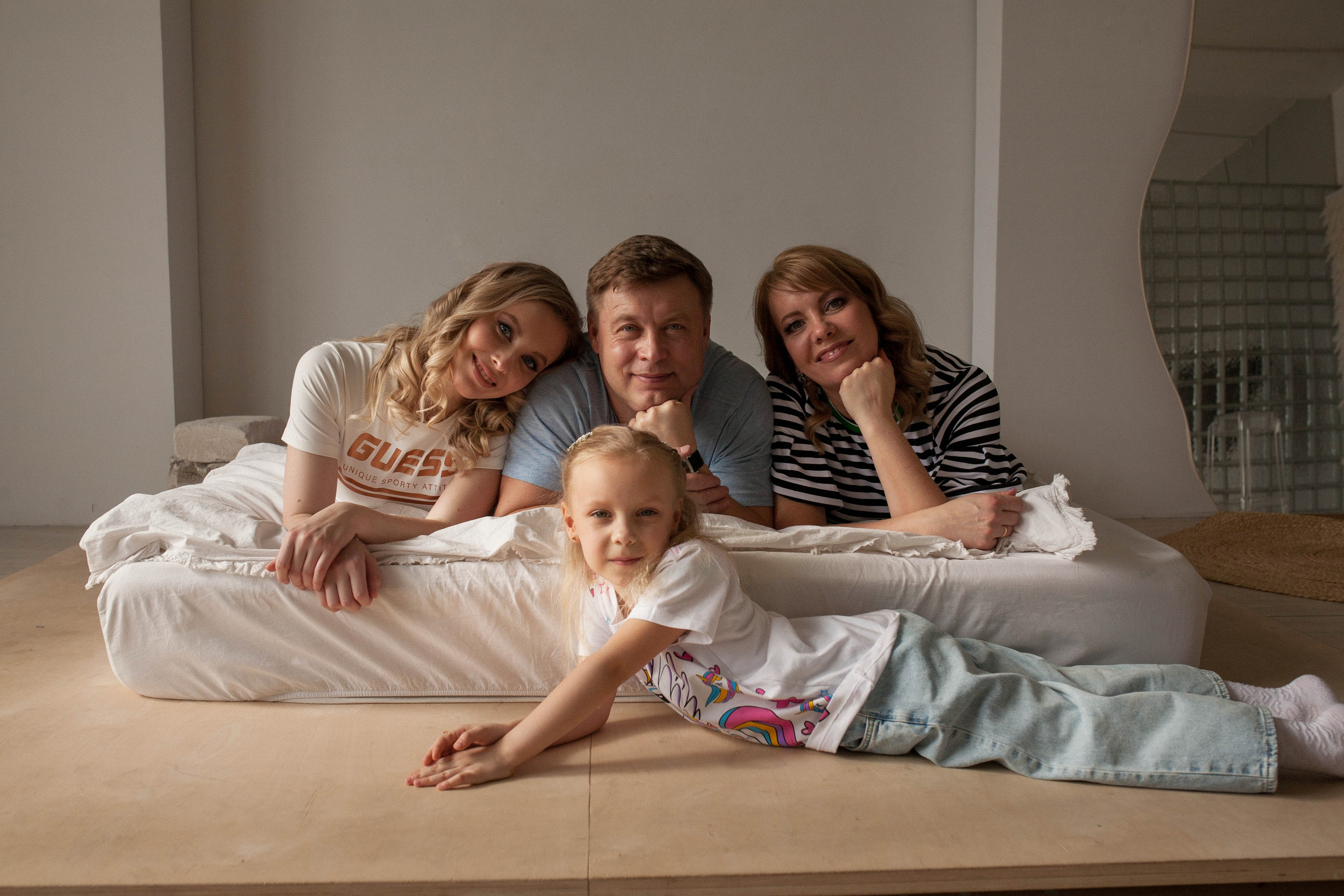 Семейная съемка в фотостудии Gallery. Фотограф Красноярск Базуев Марк