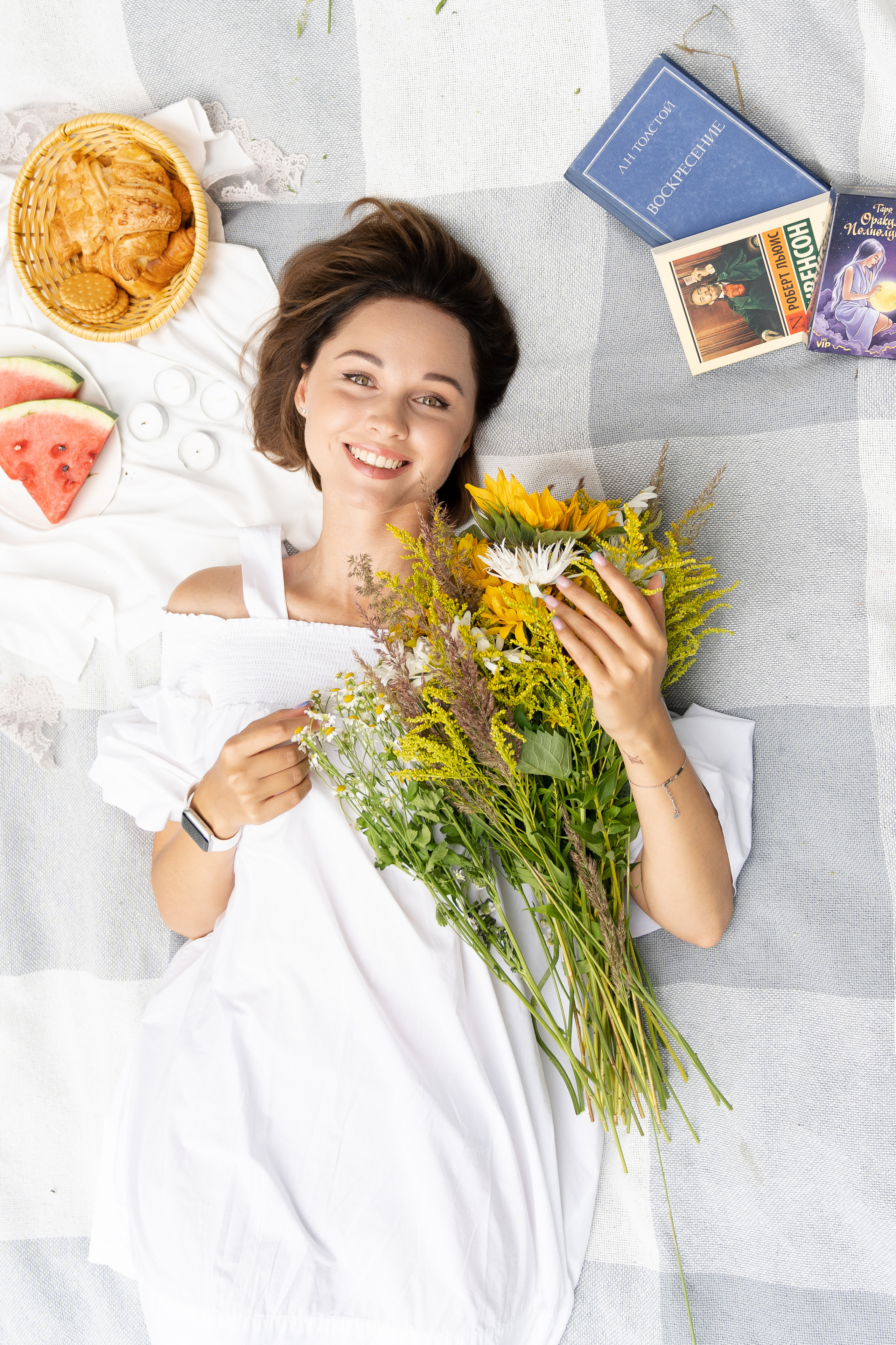 Яркая летняя фотосессия девушки в парке на пикнике. Анастасия Чиркова, Фотограф Москва