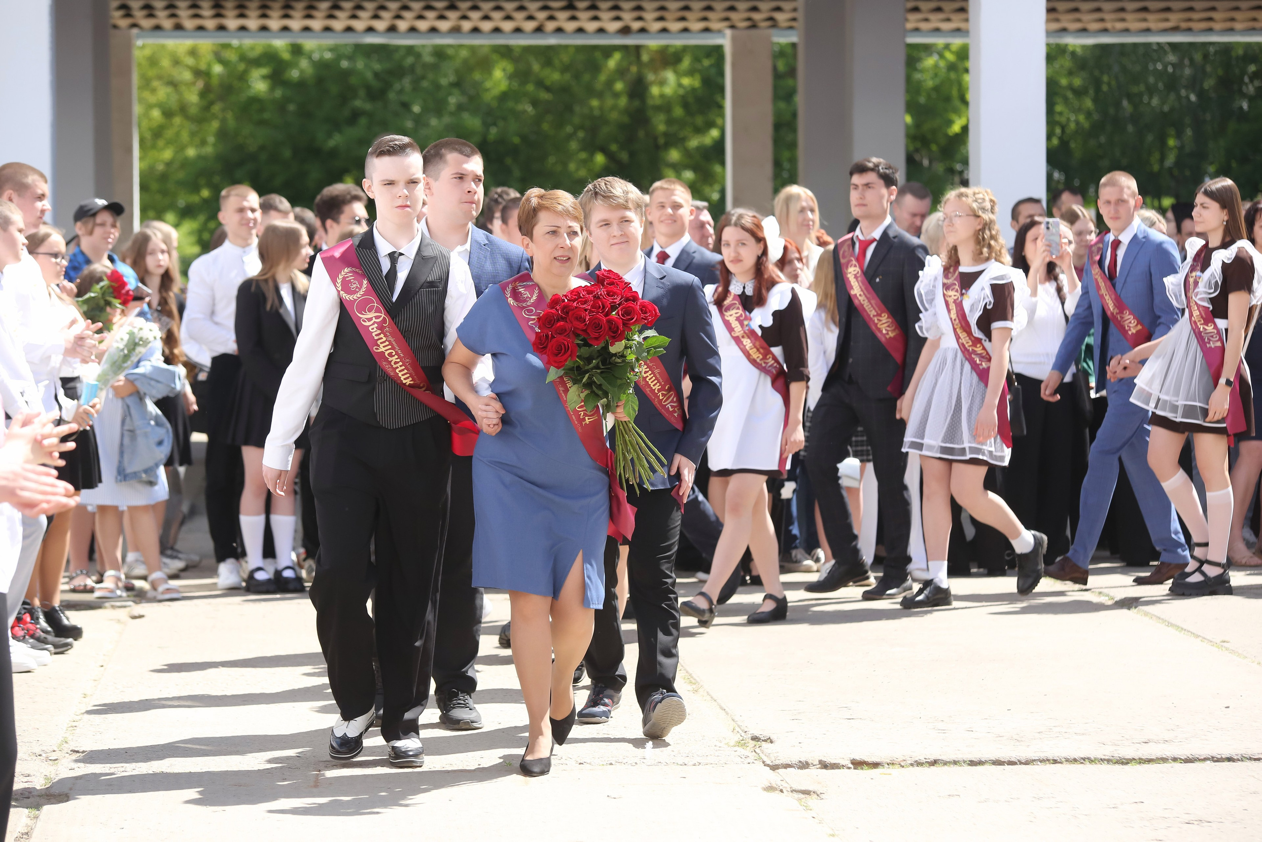 ЛИНЕЙКА «ПОСЛЕДНИЙ ЗВОНОК» 9 ШКОЛА 2024 г МЦЕНСК. ТВОЙ АЛЬБОМ / ТВОИ ПРАВИЛА