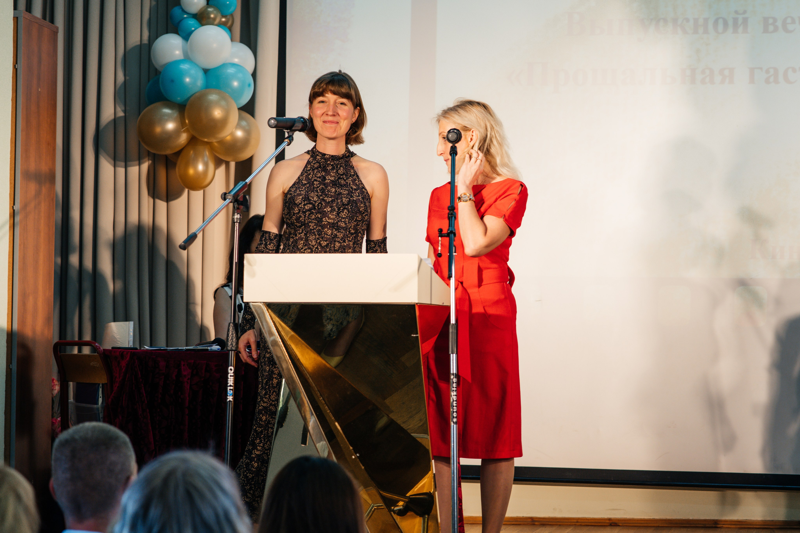 Вручение аттестатов. Выпускные альбомы в Подольске Москве и МО