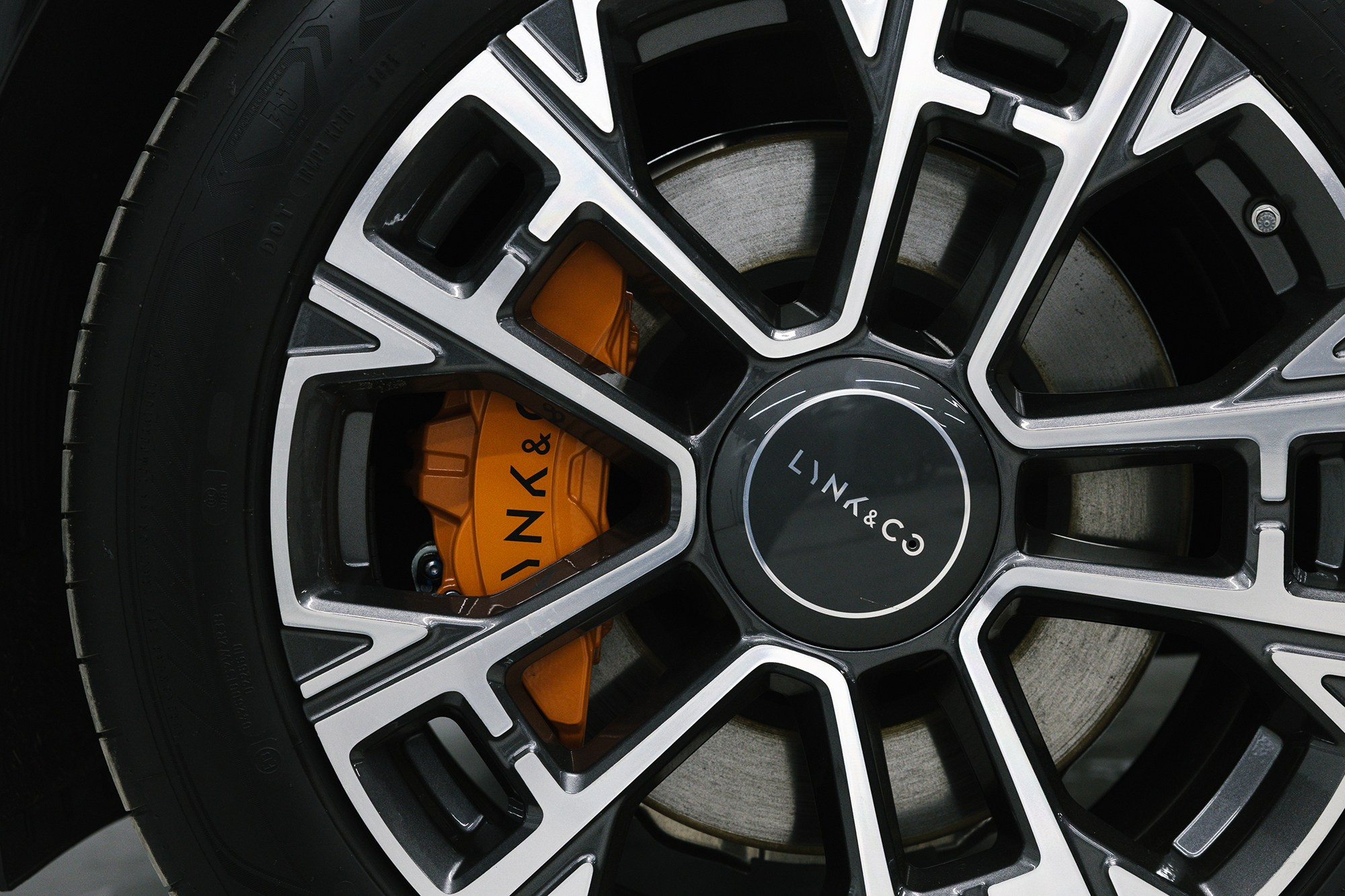 Lynk & Co 900 Ultra 2,0hyb 4WD AT (734 л. с.). Автосалон «Х-Авто»