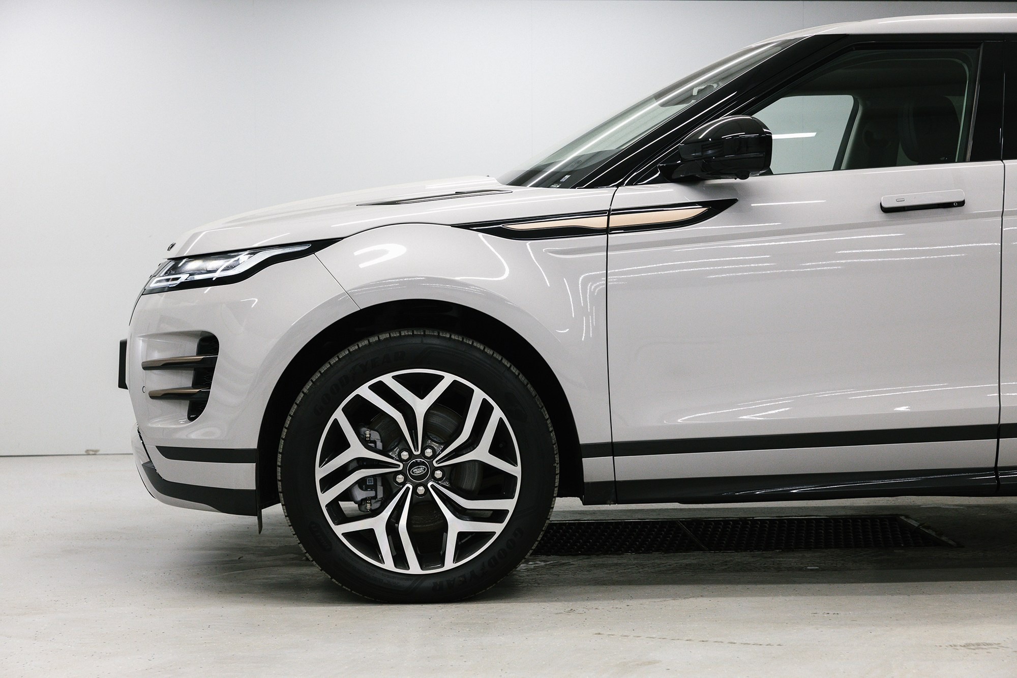 Land Rover Range Rover Evoque.2.0 Si4 4WD AT (249 л. с.). Автосалон «Х-Авто»