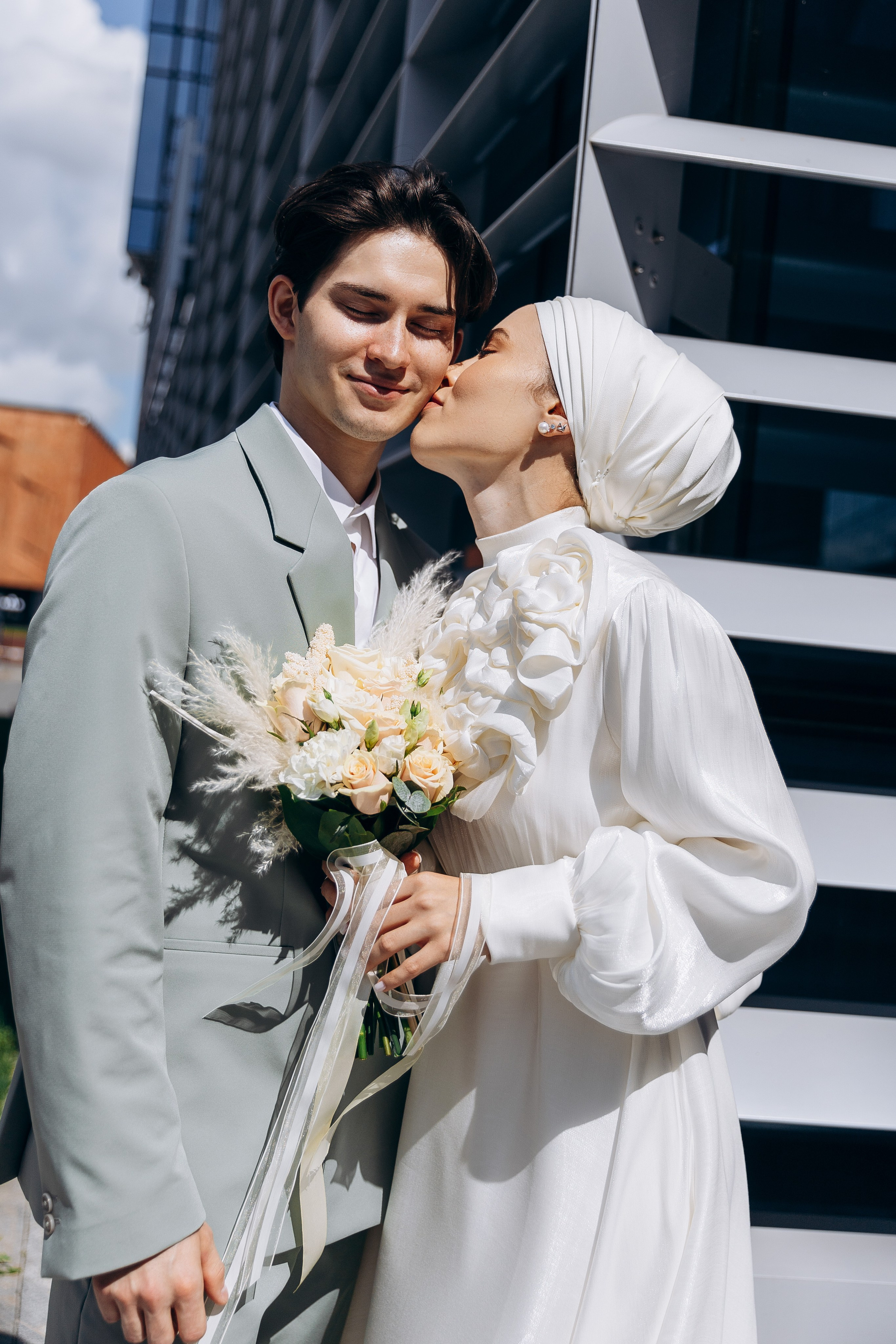 Романтический образ невесты на никах: живые фото на улицах Казани