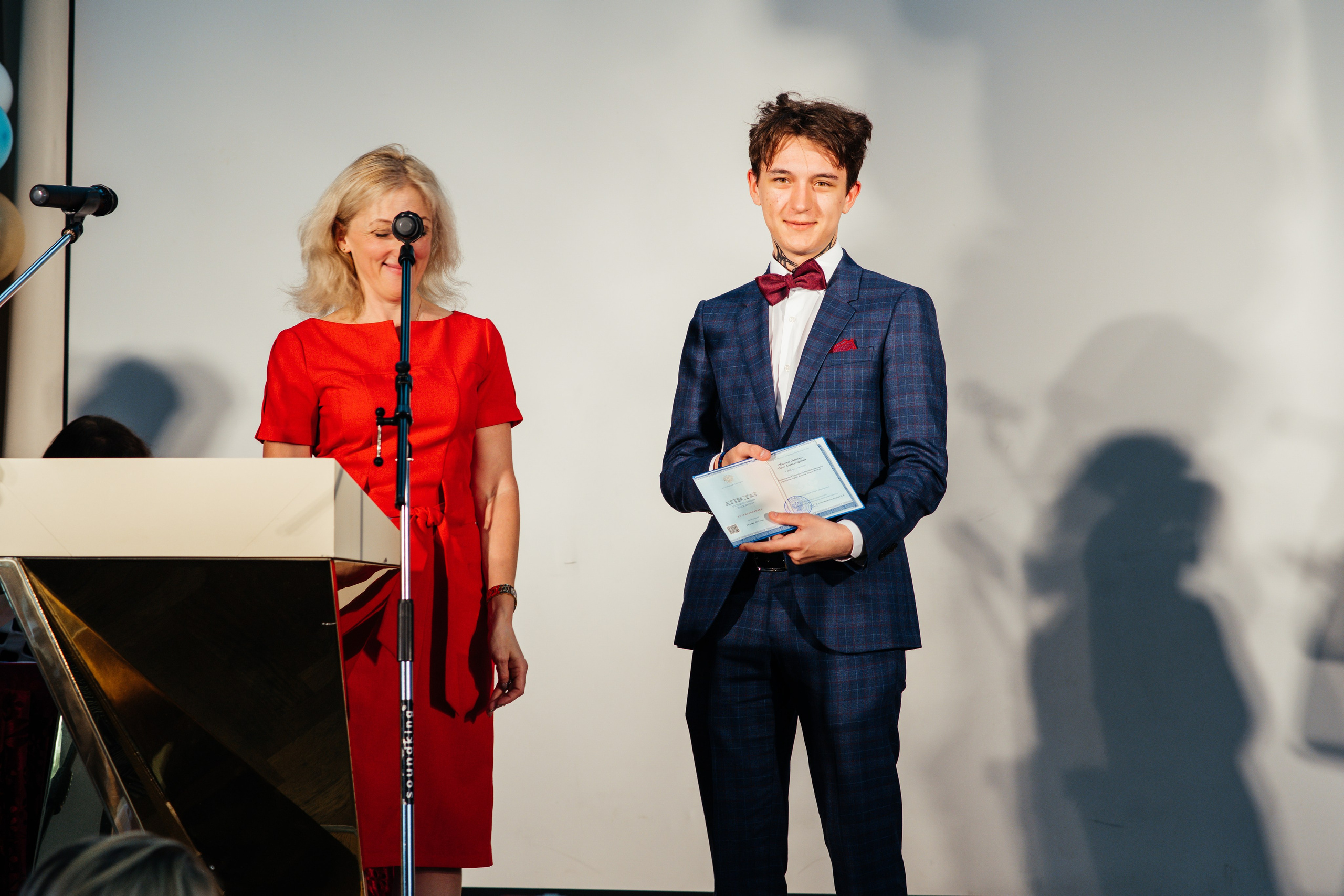 Вручение аттестатов. Выпускные альбомы в Подольске Москве и МО