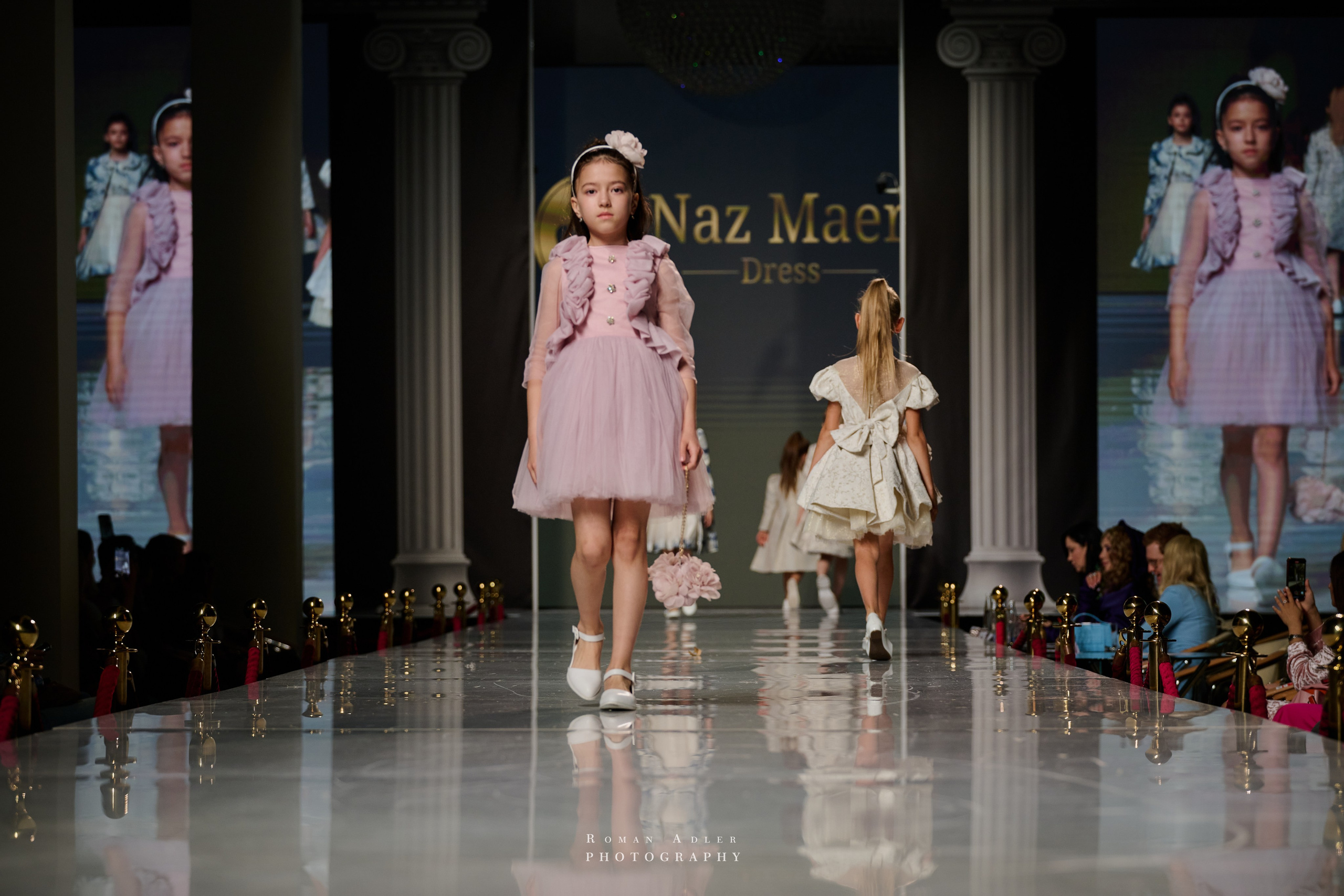 ESTET FASHION WEEK ВЕСНА — 2025. Фотограф Роман Адлер