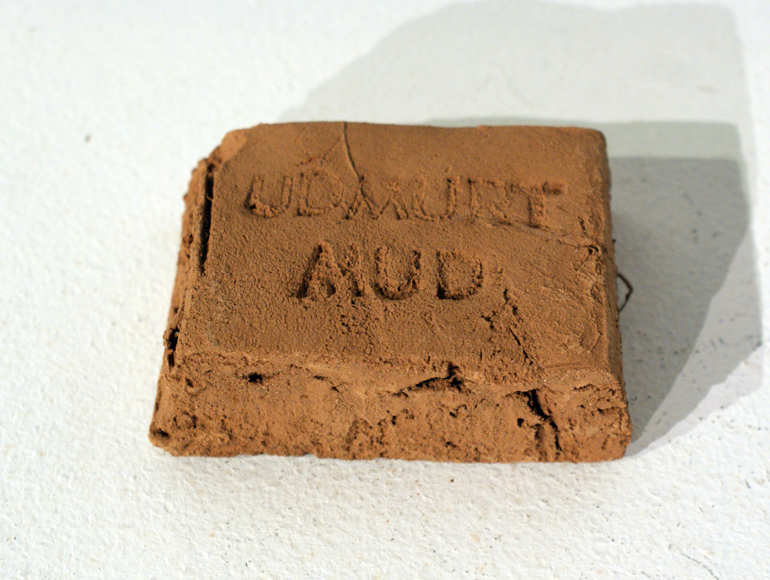 Акцион Кости - это игра на произведения искусства