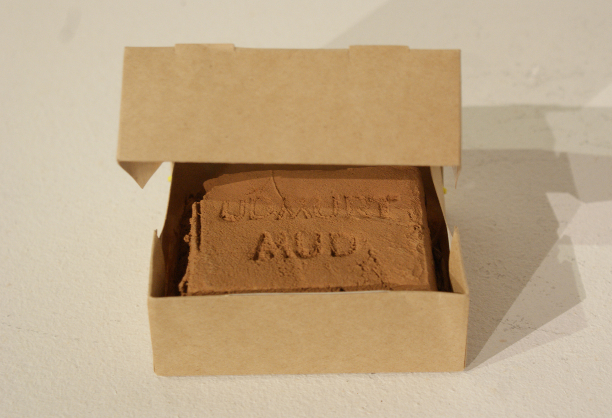 Акцион Кости - это игра на произведения искусства