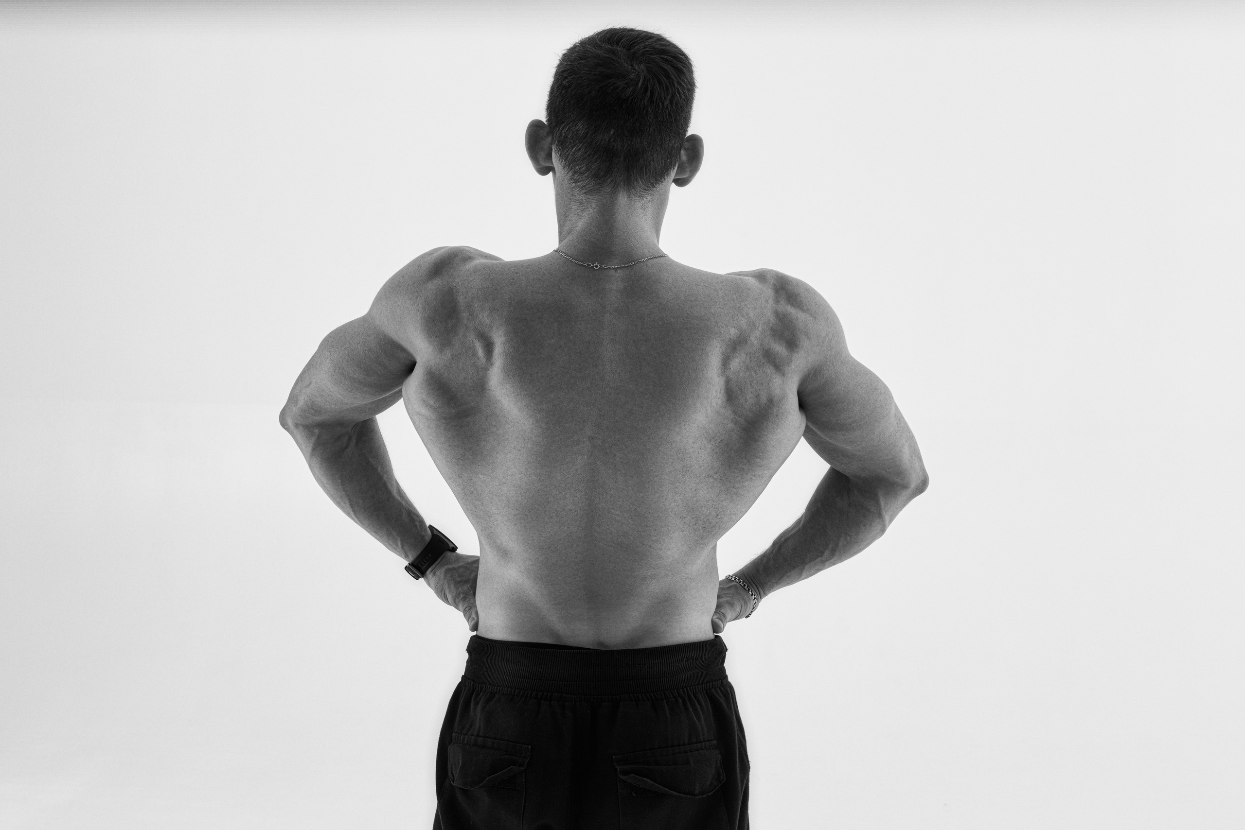 Съемка с Владом на циклораме с импульсным светом для себя и контента. Дмитрий Шульгин, портретный фотограф в Воронеже