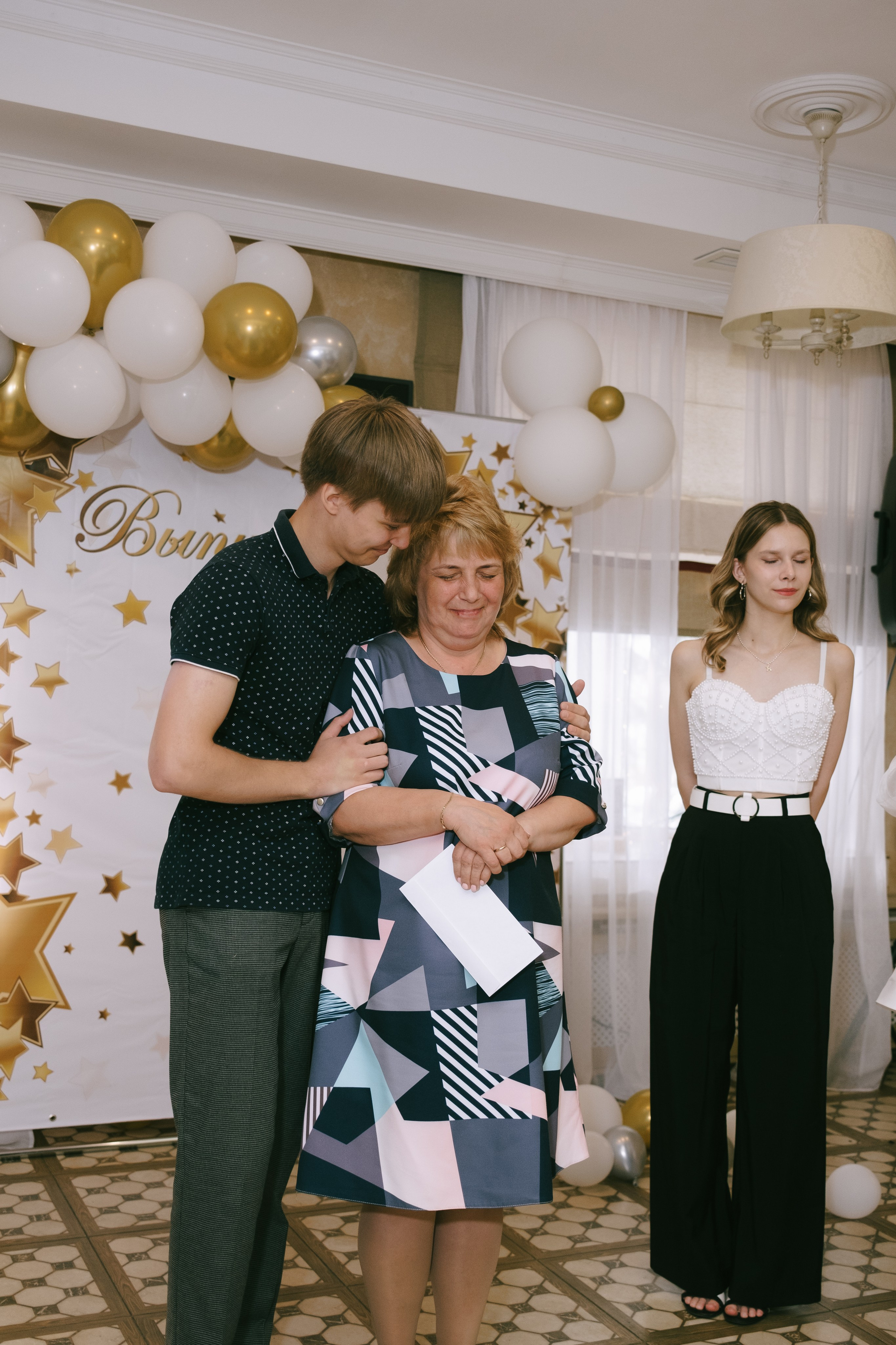 Выпускной школа 33. Свадебный и репортажной фотограф Денис Ожигин в Краснодаре и Краснодарском крае