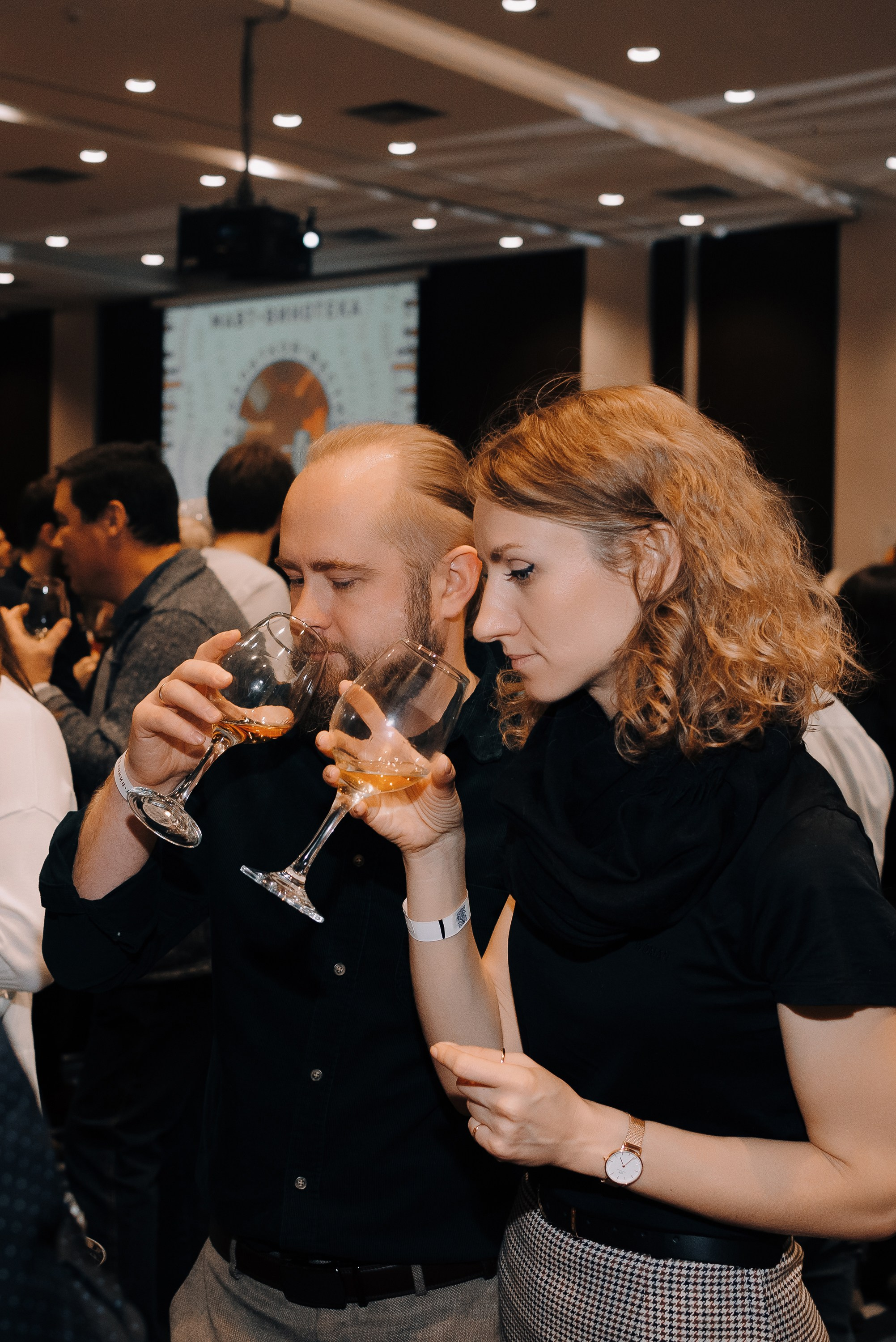 ФЕСТИВАЛЬ ВИНА И КРЕПКИХ НАПИТКОВ МАВТ-ВИНОТЕКА. Репортажный фотограф Зуев Роман г. Челябинск