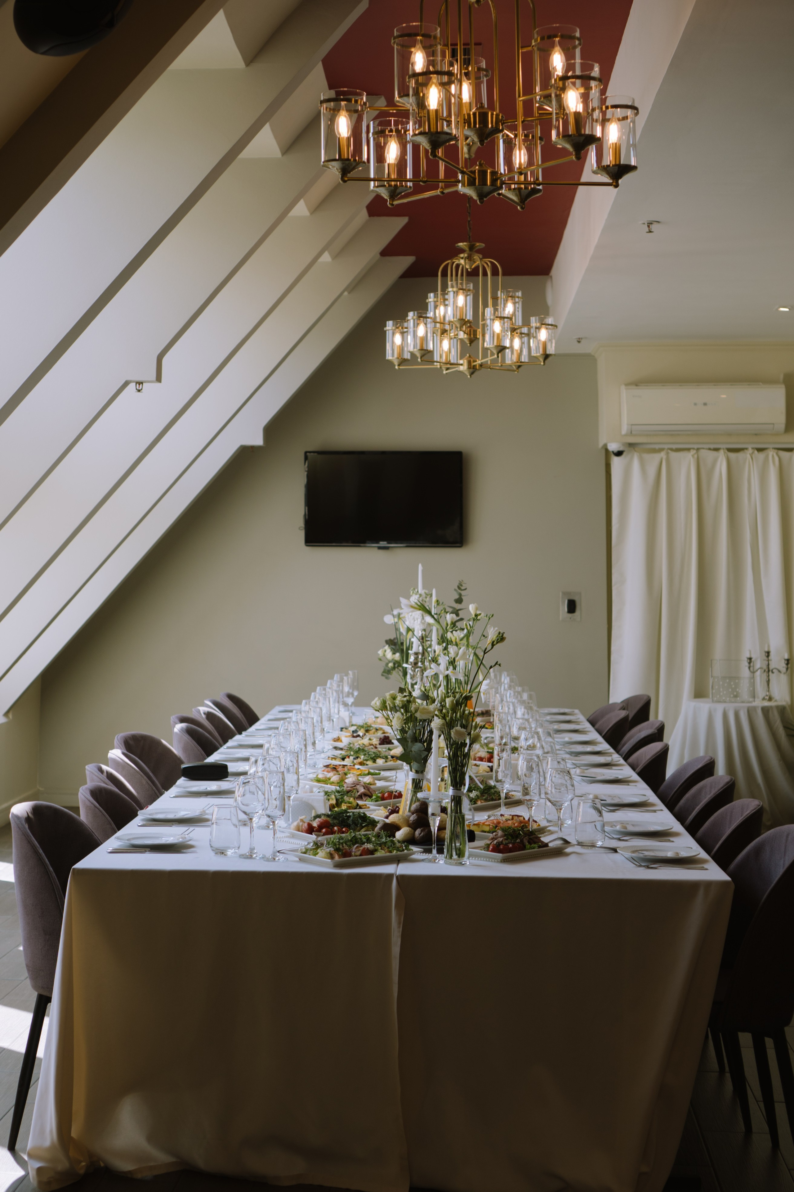 СВАДЕБНЫЙ БАНКЕТ НА ВЛАДИМИРСКОЙ В САНКТ-ПЕТЕРБУРГЕ (КАМЕРНАЯ СВАДЬБА). Профессиональный фотограф, Санкт-Петербург — Виктория Богомолова