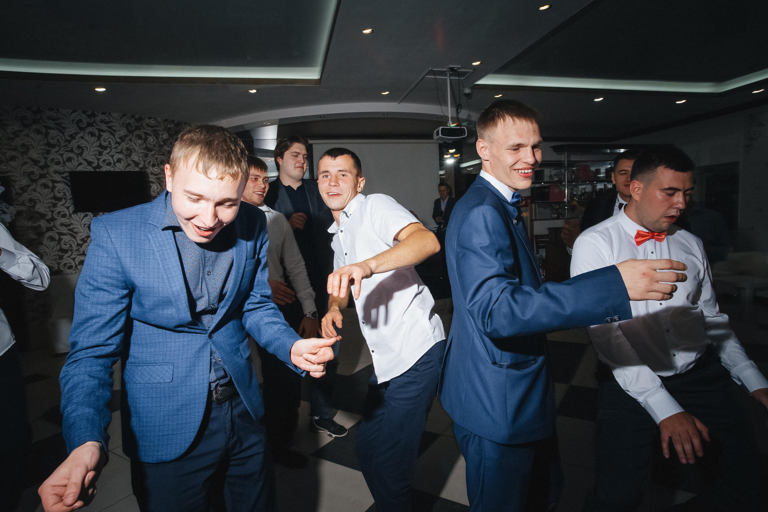 Дмитрий и Наргис. Красивая осень. Фотограф Иркутск, Ангарск, Усолье-Сибирское. Выпускные альбомы