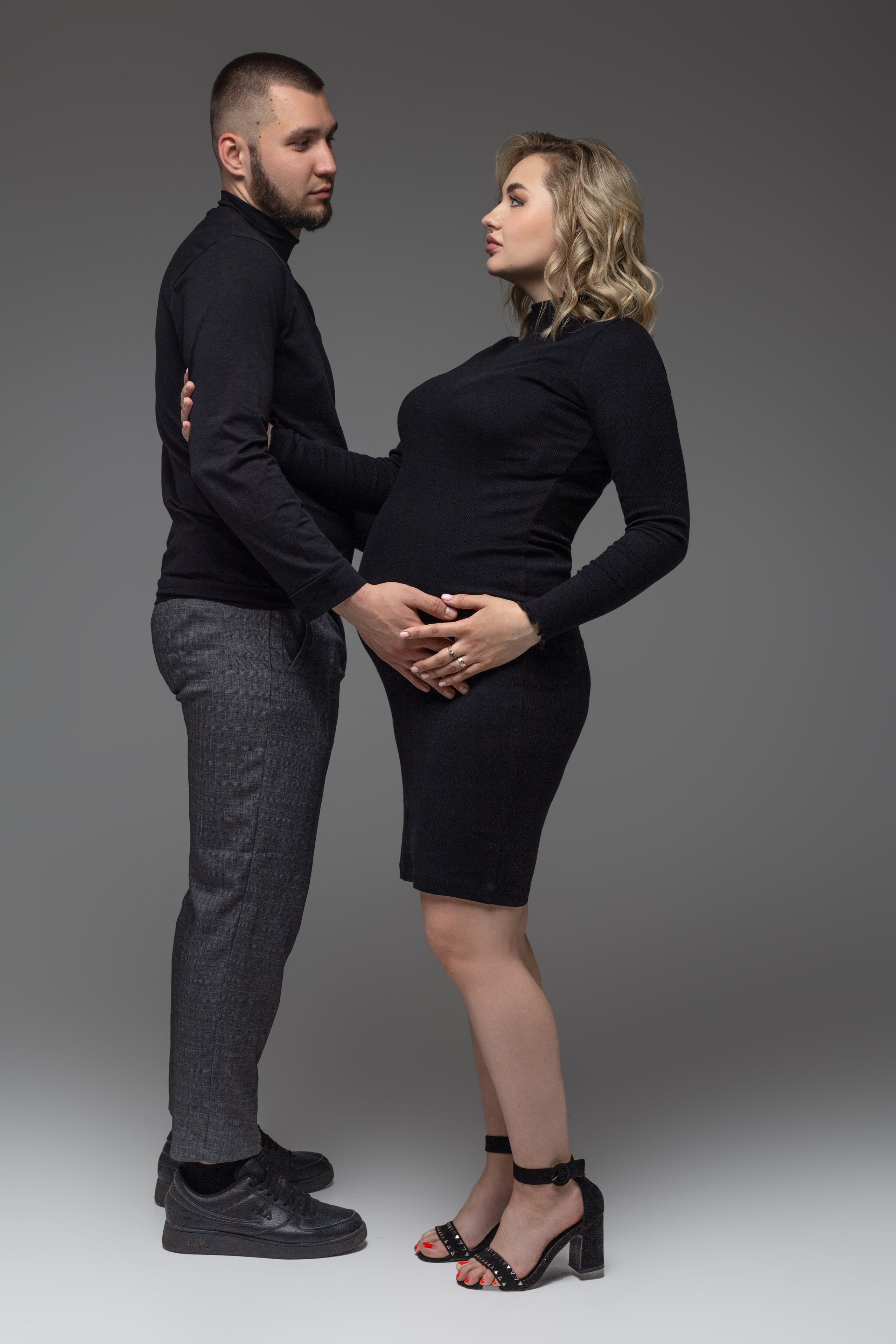 Беременность на белом фоне. Ирина Мезенцева | Женский и предметный фотограф | г. Омск