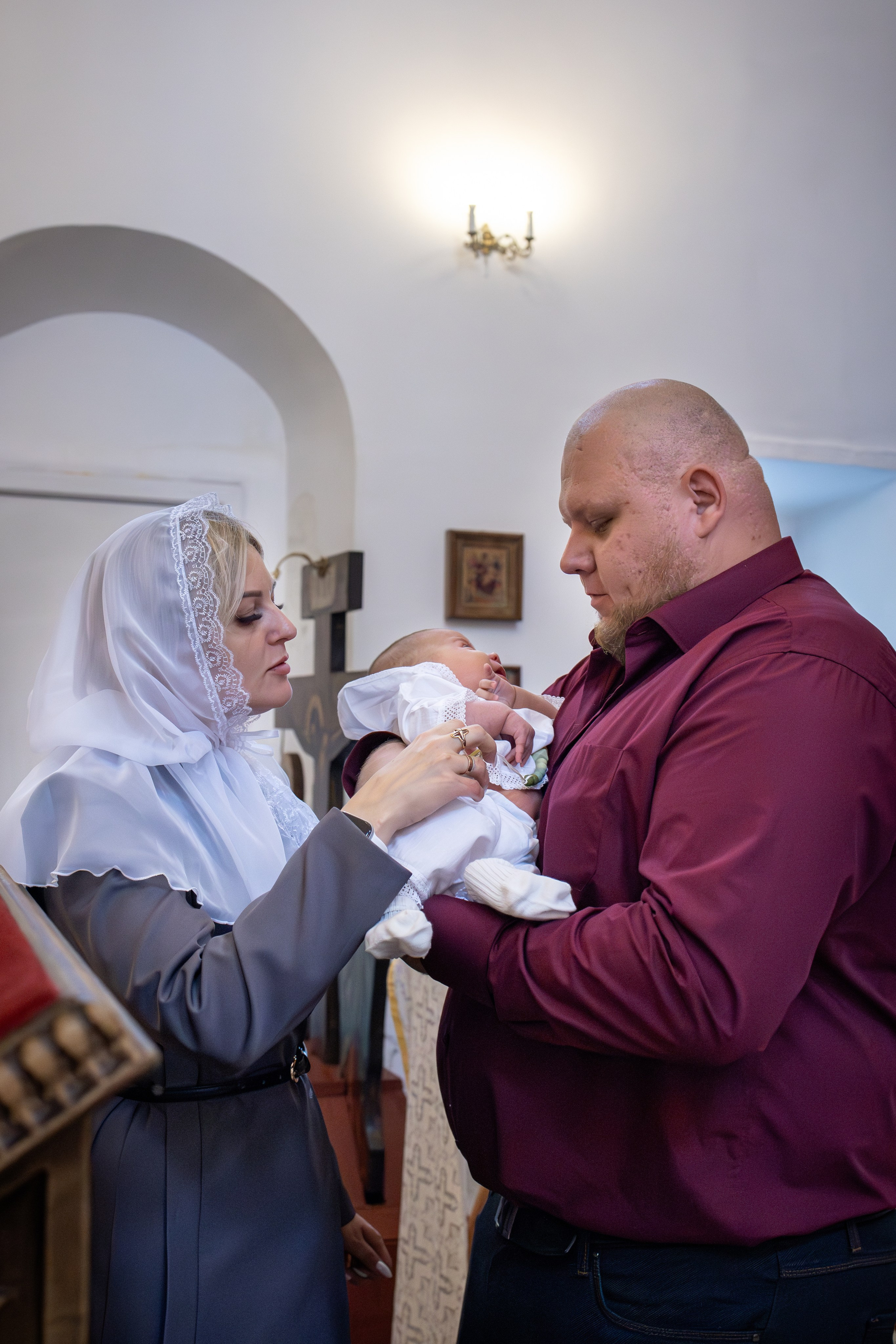 Таинство Крещения малыша в храме Воскресения Христова, с. Трубино (Калужская обл.). Надежда Стар семейный и церковный фотограф в Жукове и Калужской области