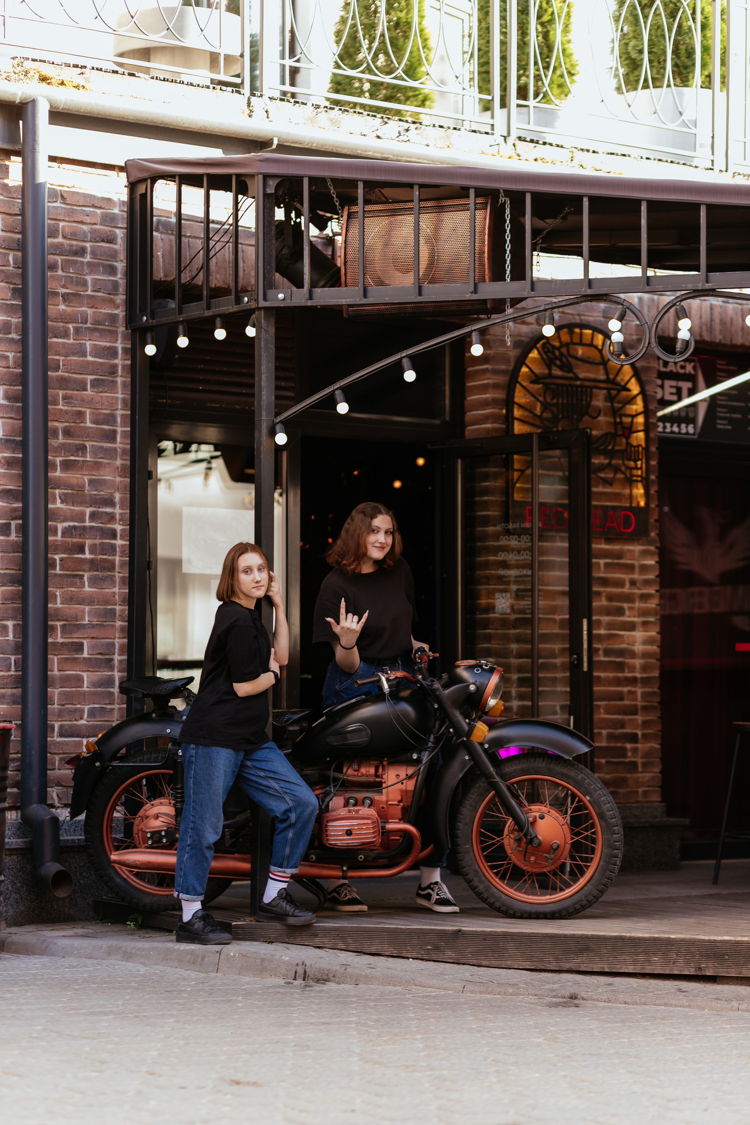 Саша и Лера. Прогулка по вечернему Минску. Семейный фотограф в Минске Приболовец Светлана