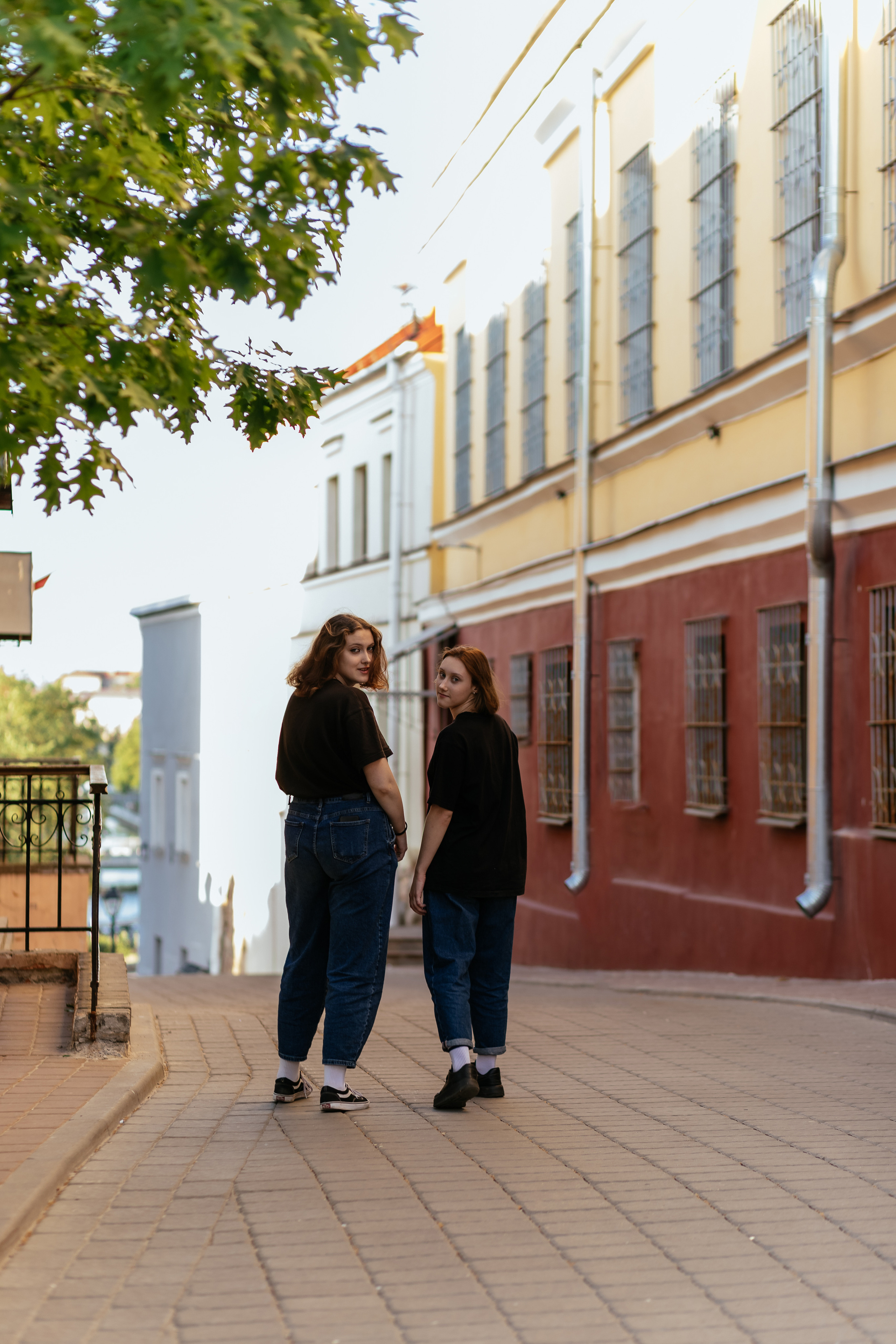 Саша и Лера. Прогулка по вечернему Минску. Семейный фотограф в Минске Приболовец Светлана