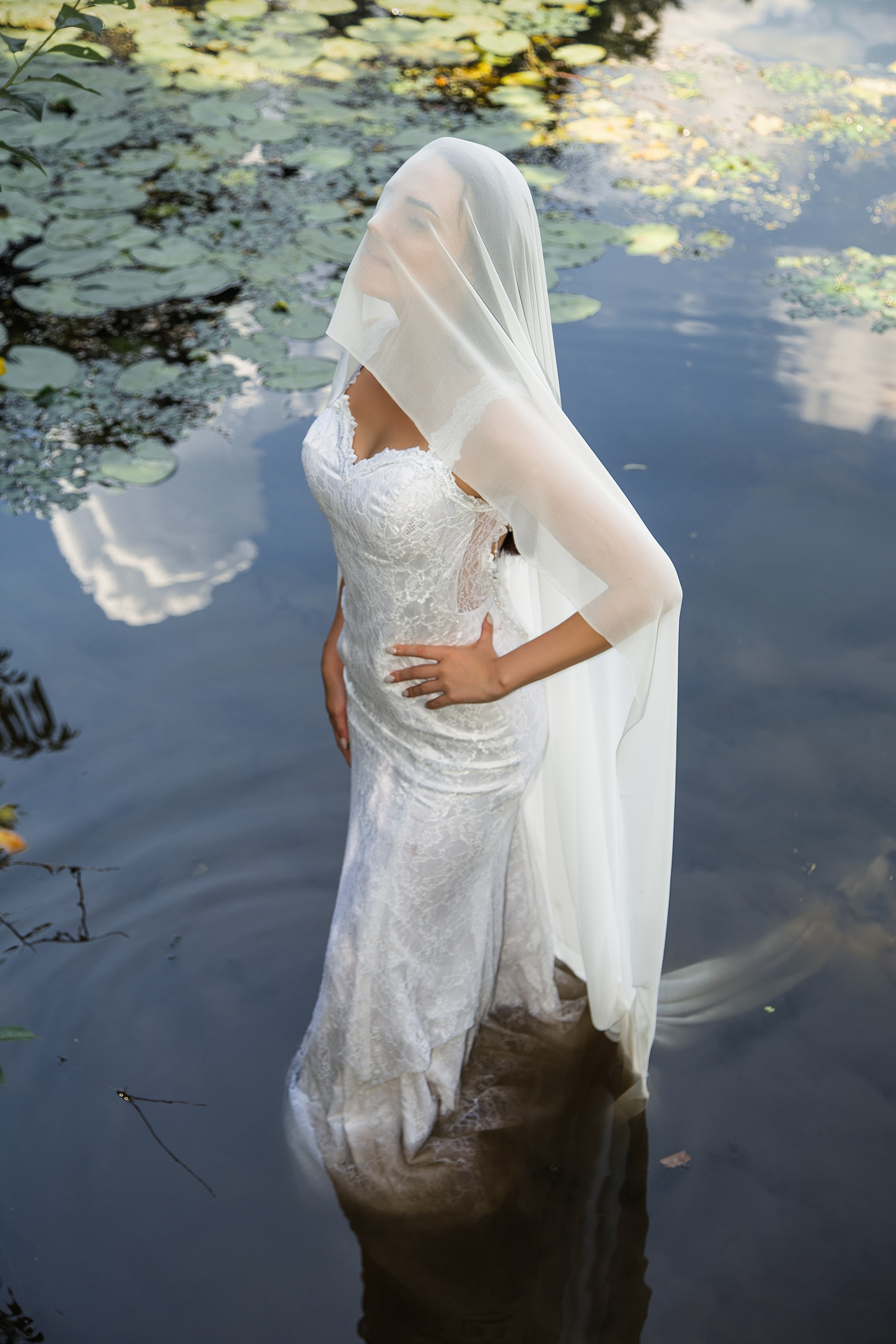 Фотосессия в кувшинках — женский портрет на озере | Анна Татаурова, Москва. Фотограф Анна Татаурова | Авторская фотосъемка в Москве