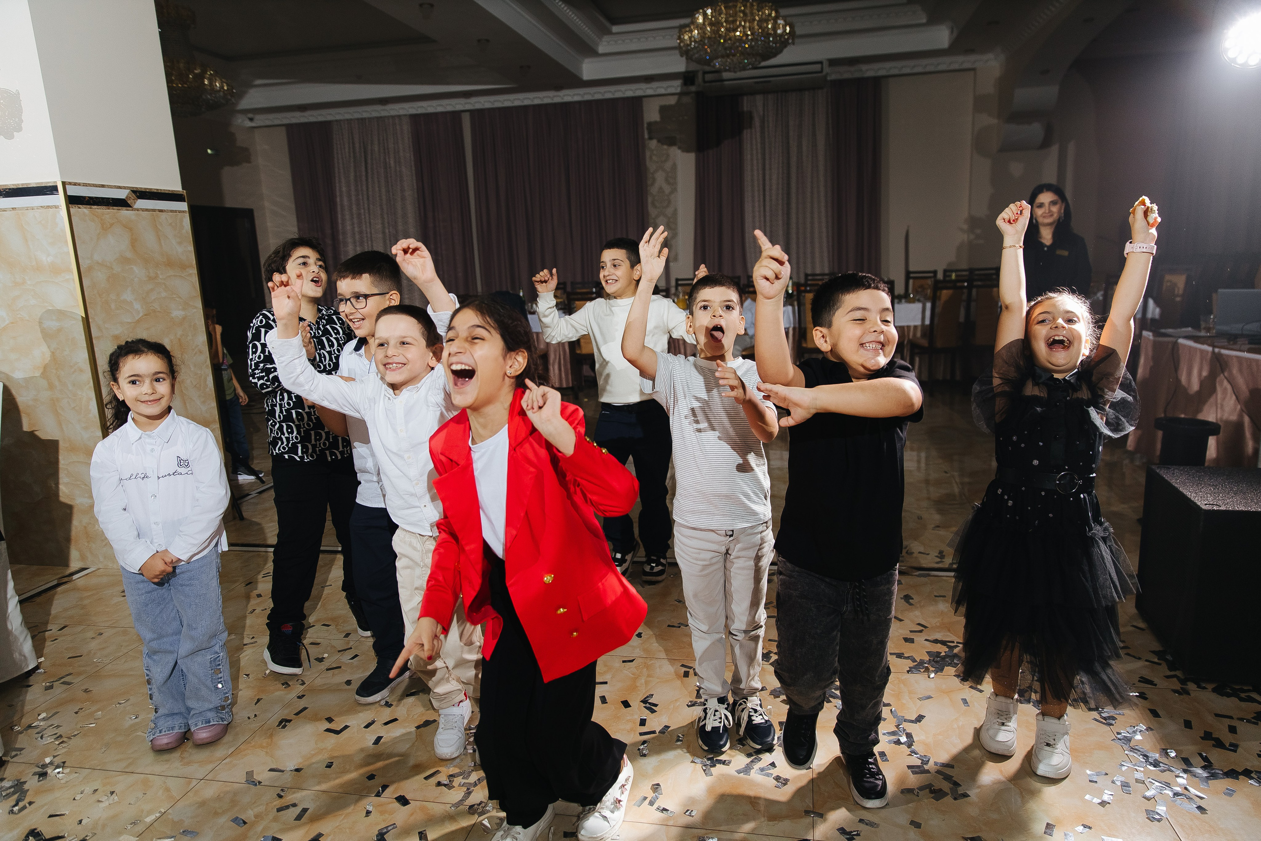 Ани и Назели. 35&5 День рождения, «Янтарь». Фотограф в Красноярске Надежда Воскресенская