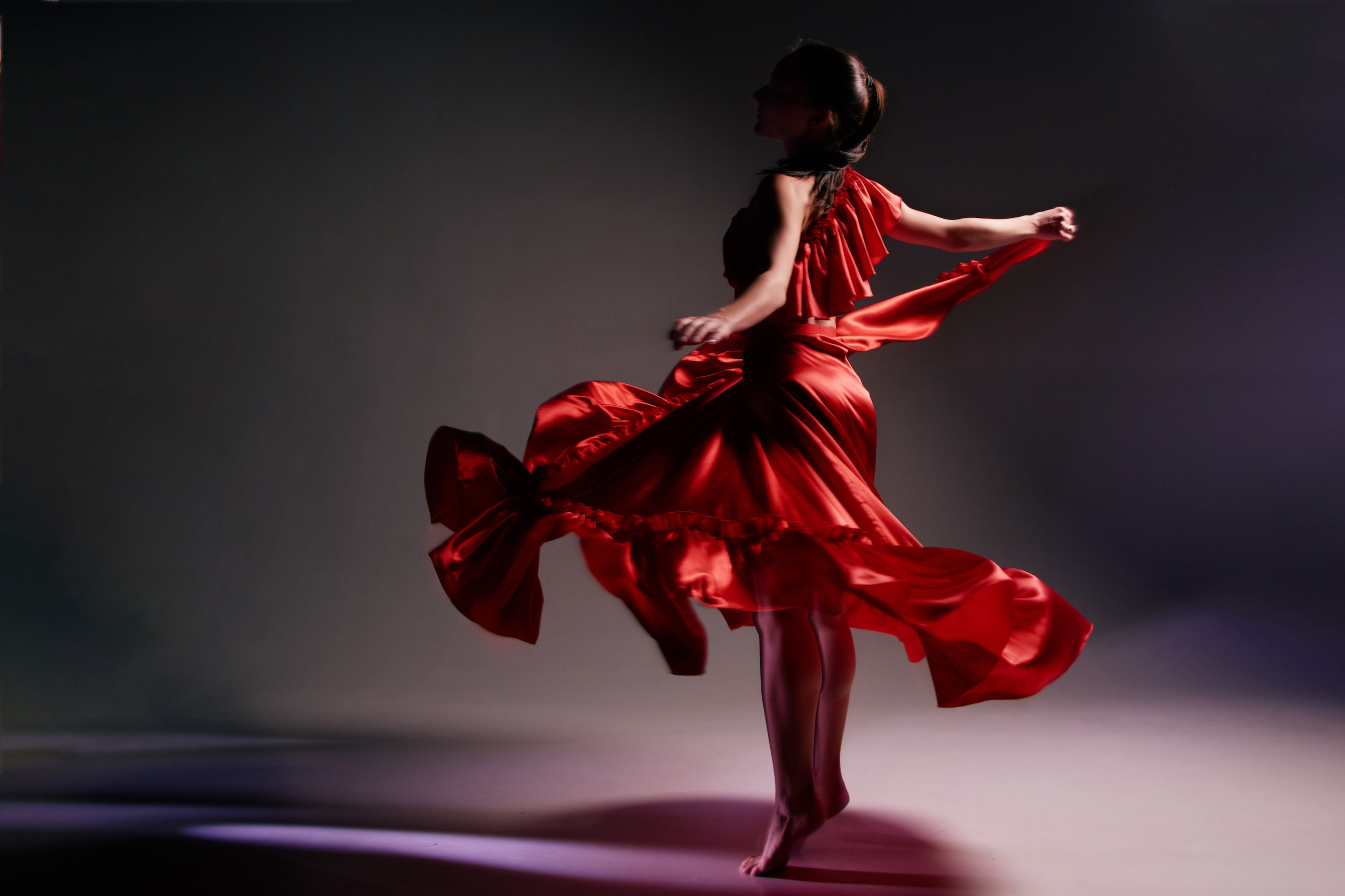 Танец. Съемка со смешанным светом. Ольга Чёкотова (Фотограф Кострома)