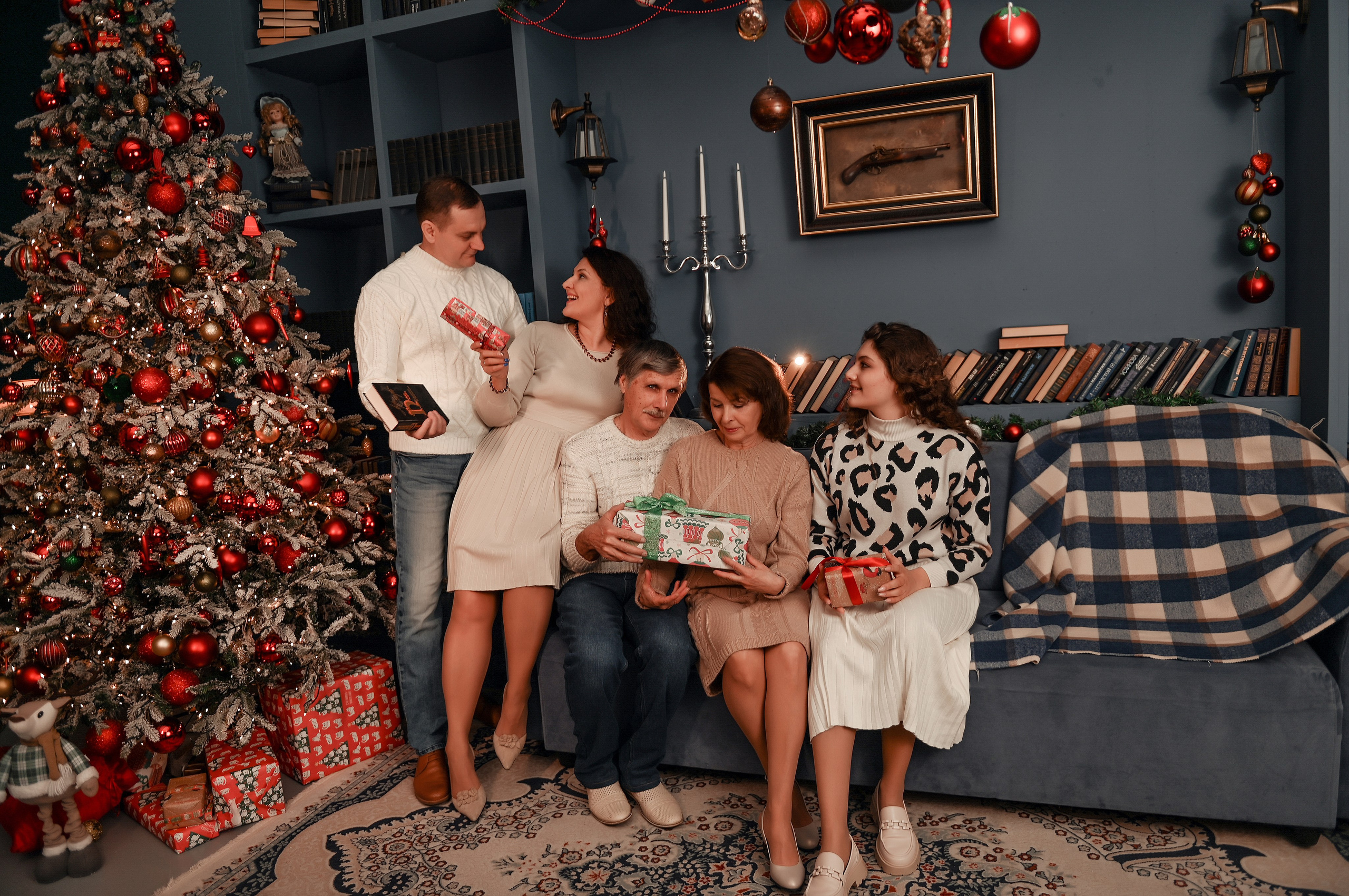Новогодняя семейная. Свадебный, семейный, детский, контент фотограф в Омске Максим Ильин