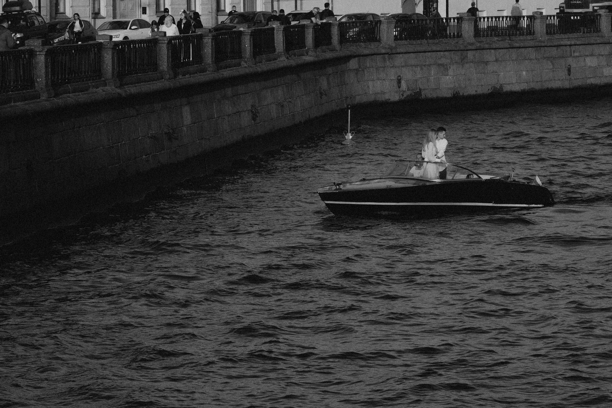 СВАДЕНБНАЯ СЬЕМКА НА КАТЕРЕ ПО КАНАЛАМ САНКТ-ПЕТЕРБУРГА И В АКВАТОРИИ НЕВЫ. Профессиональный фотограф, Санкт-Петербург — Виктория Богомолова