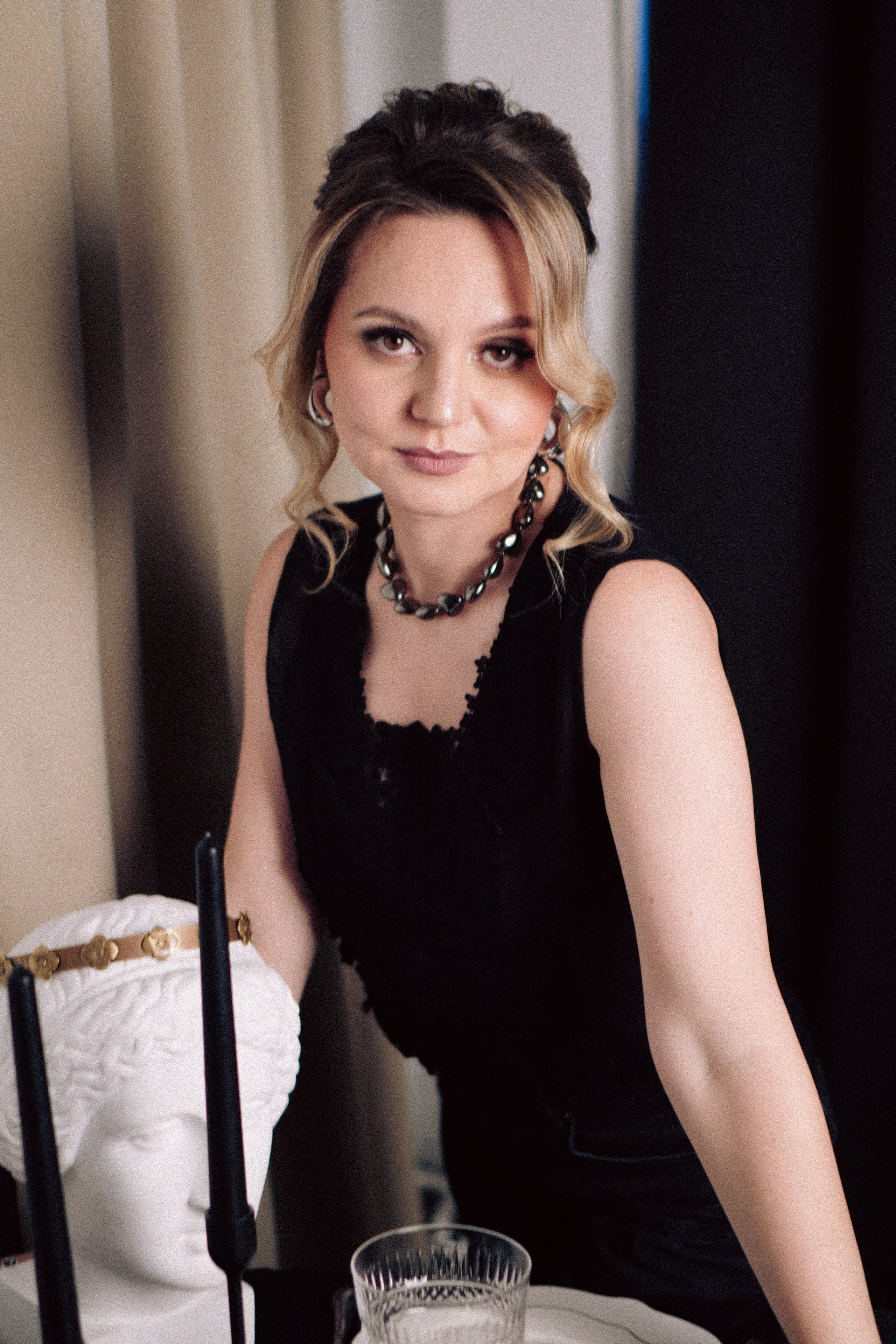 НОВОГОДНЯЯ ФОТОСЕСИИЯ В СТУДИИ ДЛЯ ДЕВУШКИ И ПРОГУЛКА ПО ЧЕРНЫШЕВСКОЙ. Профессиональный фотограф, Санкт-Петербург — Виктория Богомолова