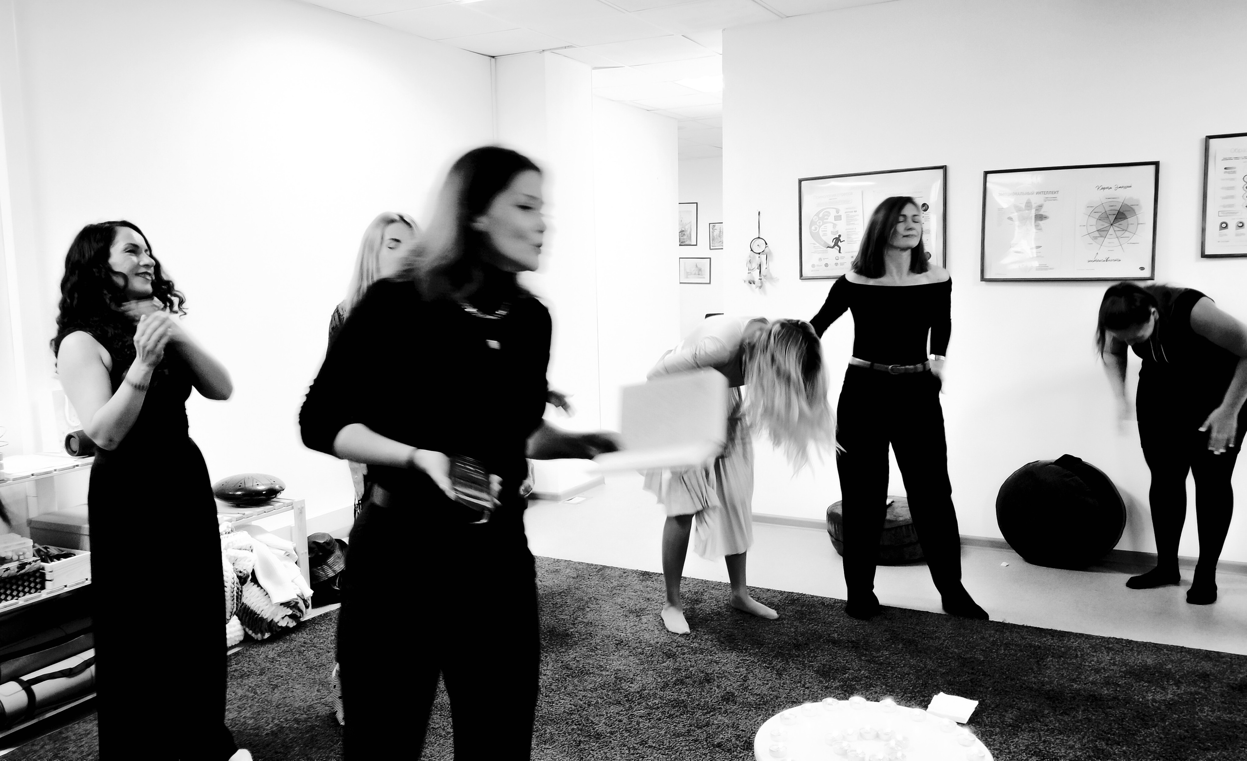 Черно-белый женский круг 09.09.23. Фотограф Старый Оскол Мавлыга Мария