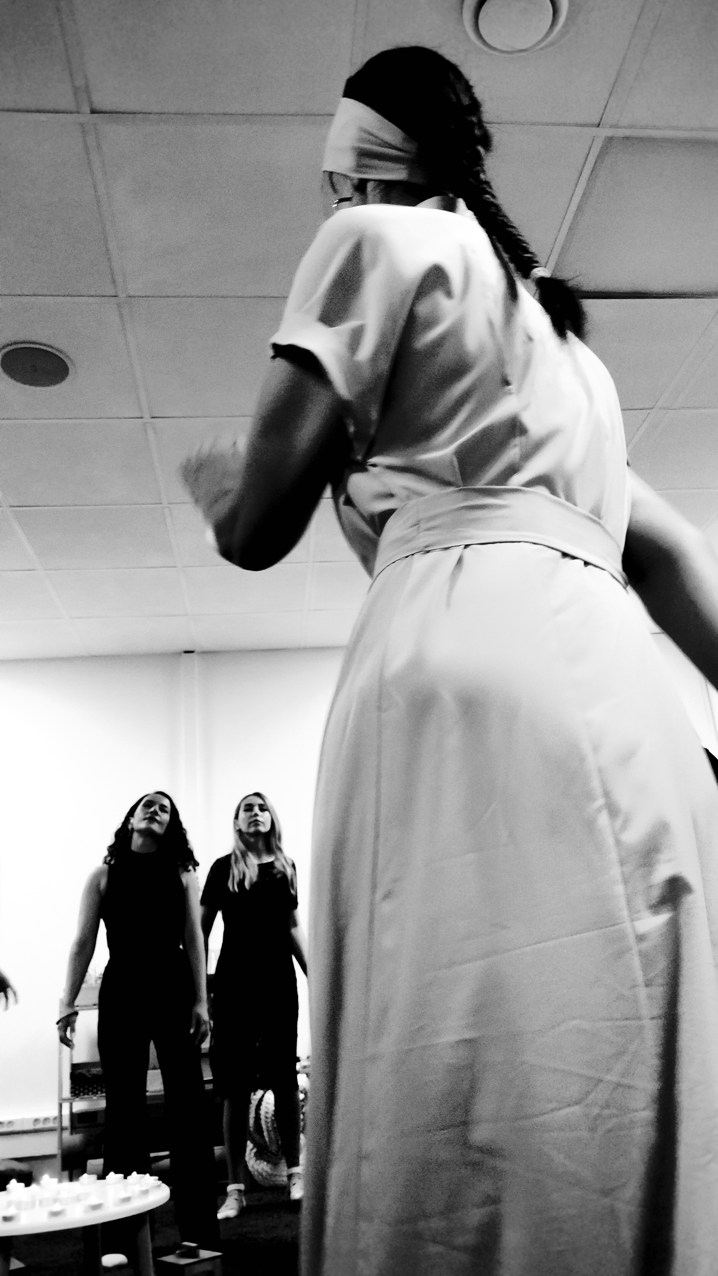 Черно-белый женский круг 09.09.23. Фотограф Старый Оскол Мавлыга Мария