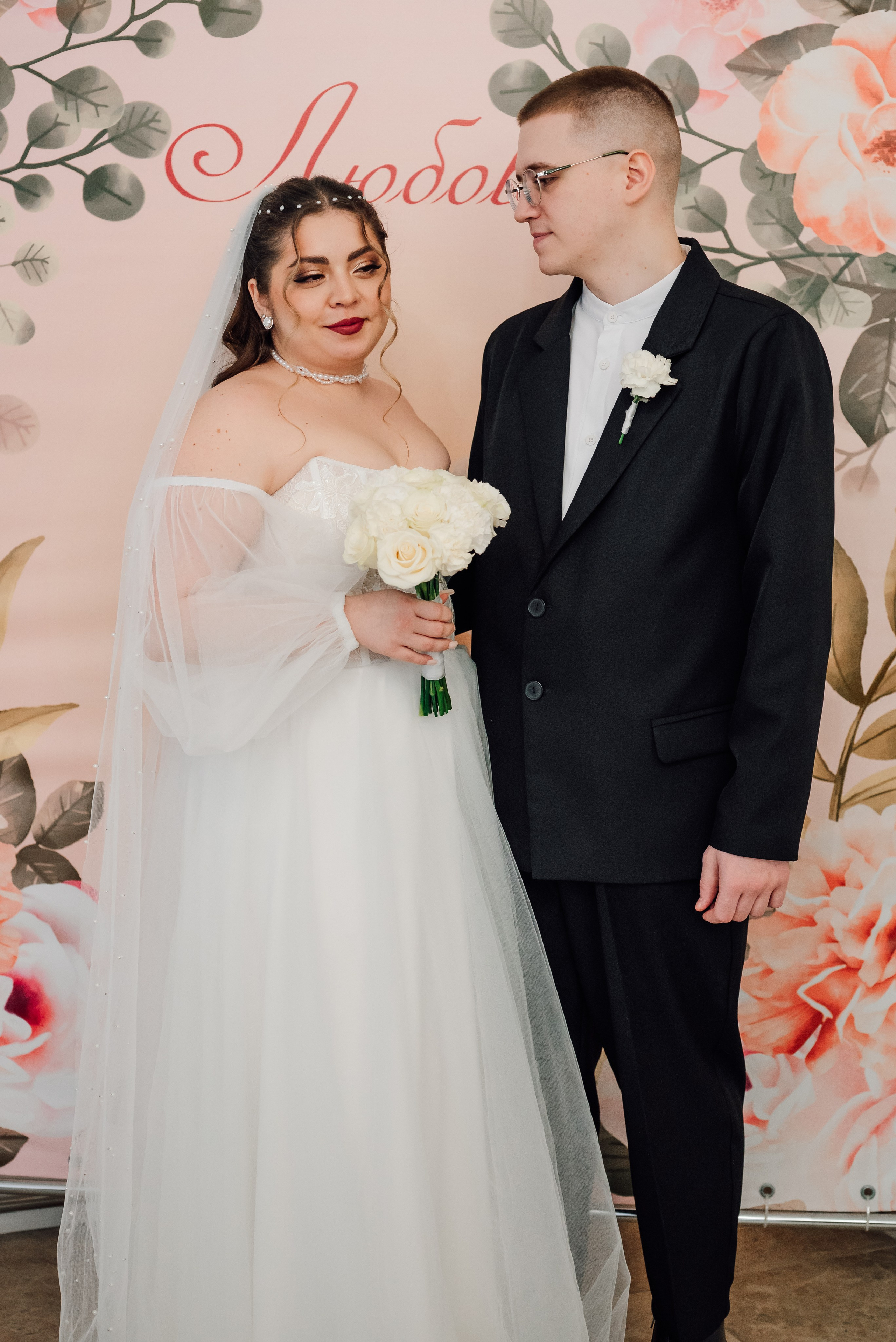 Свадьбы: ЗАГС. Фотограф Вероника Чермных