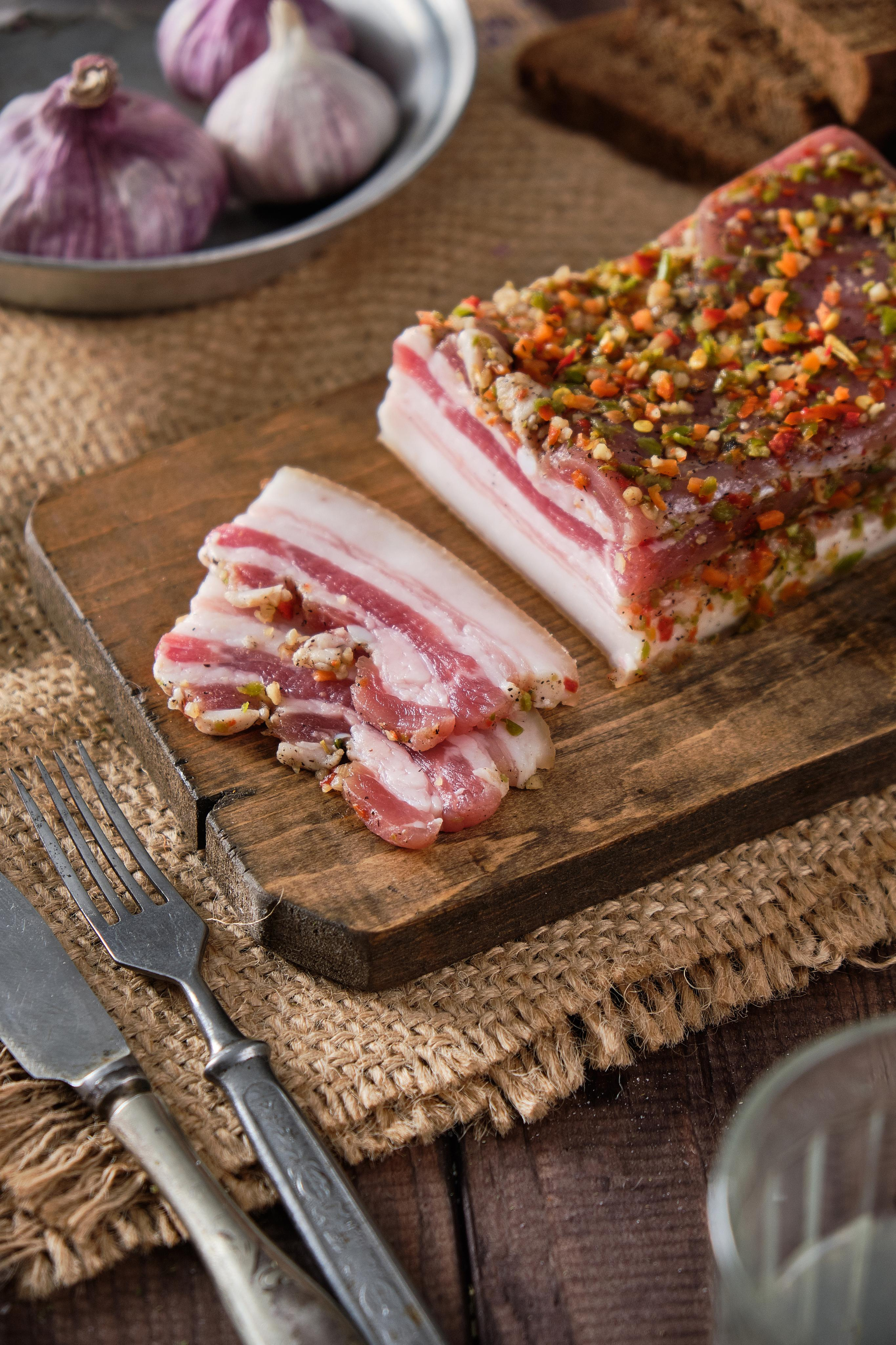 Алтайский фермер. Фуд-съемка мясных деликатесов. Лихошерстов Андрей — фотограф для бизнеса из Сибири