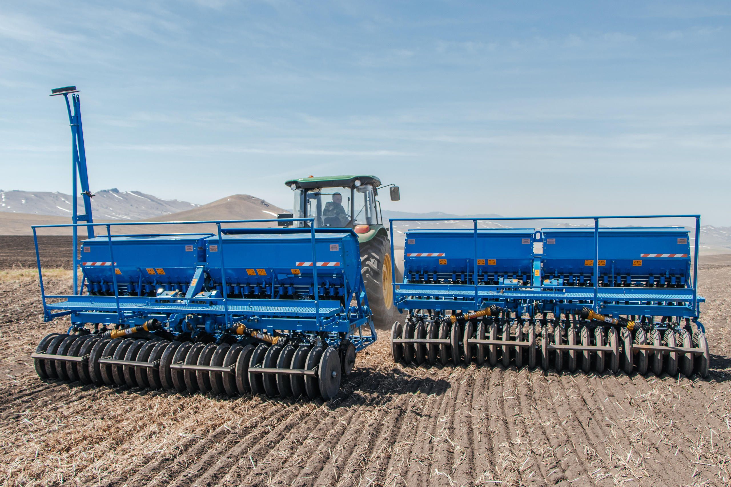 Анитим. Техника для обработки почвы. Лихошерстов Андрей — фотограф для бизнеса из Сибири