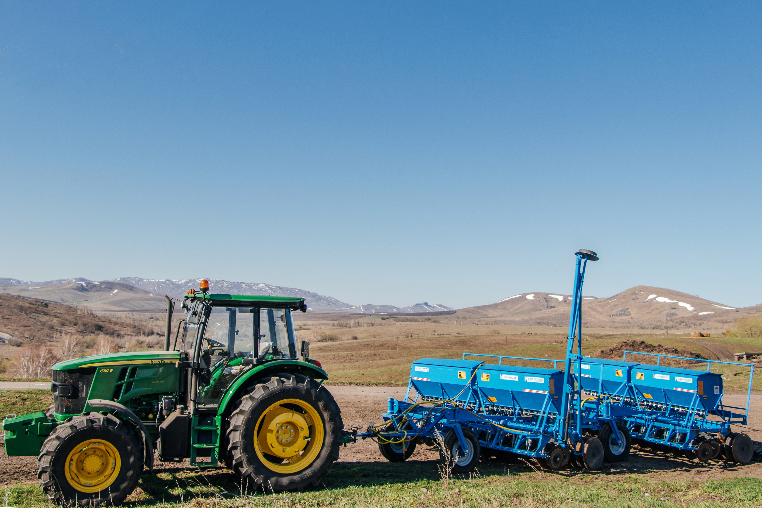 Анитим. Техника для обработки почвы. Лихошерстов Андрей — фотограф для бизнеса из Сибири