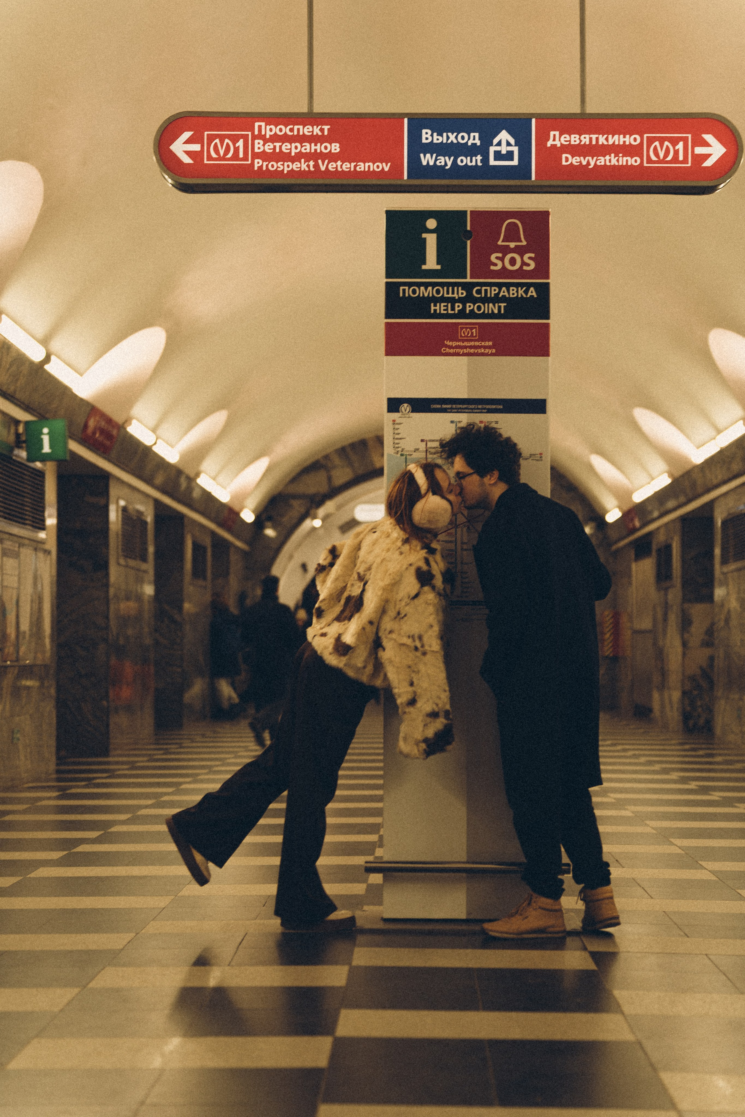 НОВОГОДНЯЯ ФОТОСЕСИИЯ ПАРЫ В МЕТРО ЛЮБОВЬ. Профессиональный фотограф, Санкт-Петербург — Виктория Богомолова